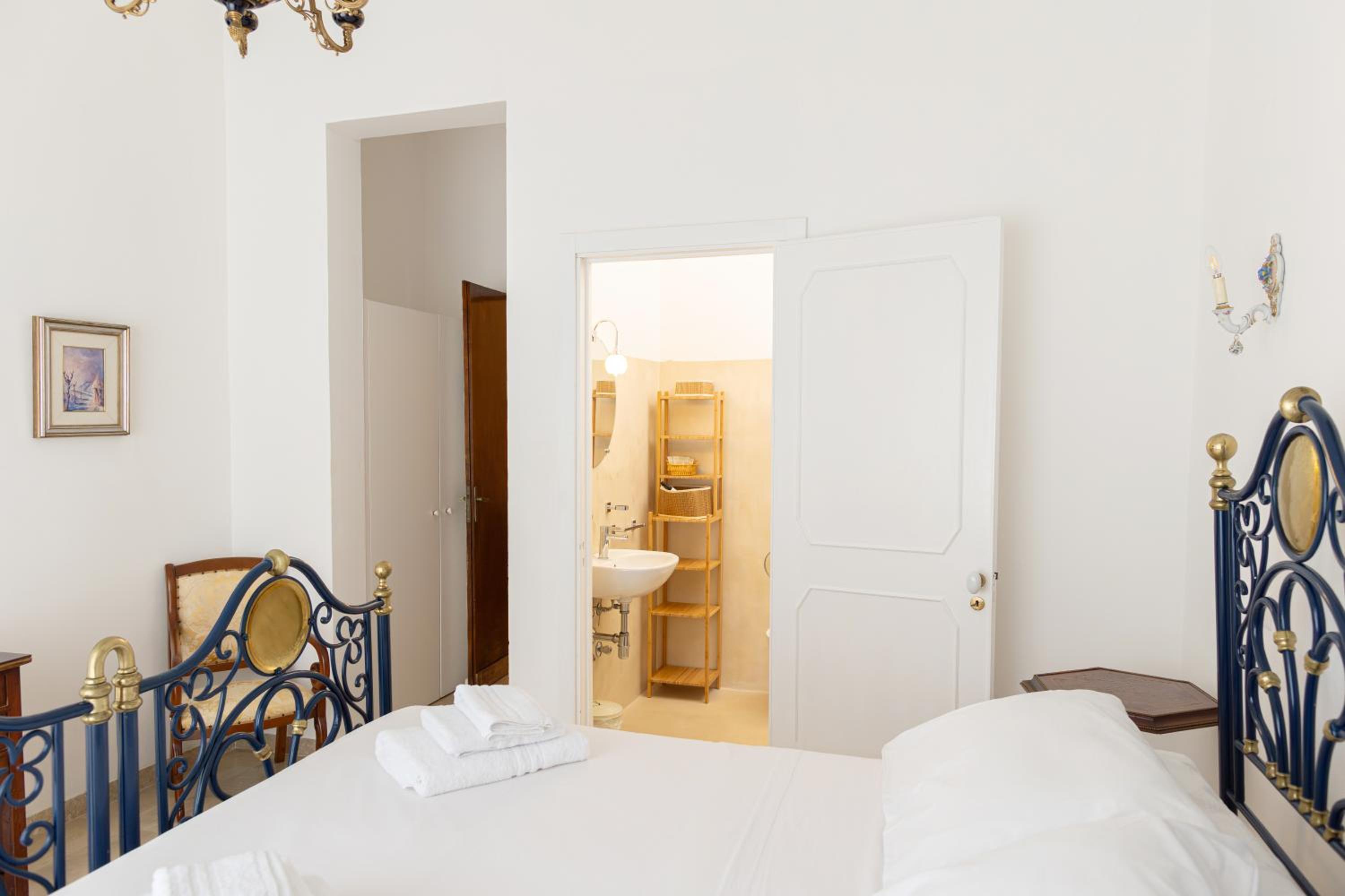 Standard Double Room with Ensuite Bathroom