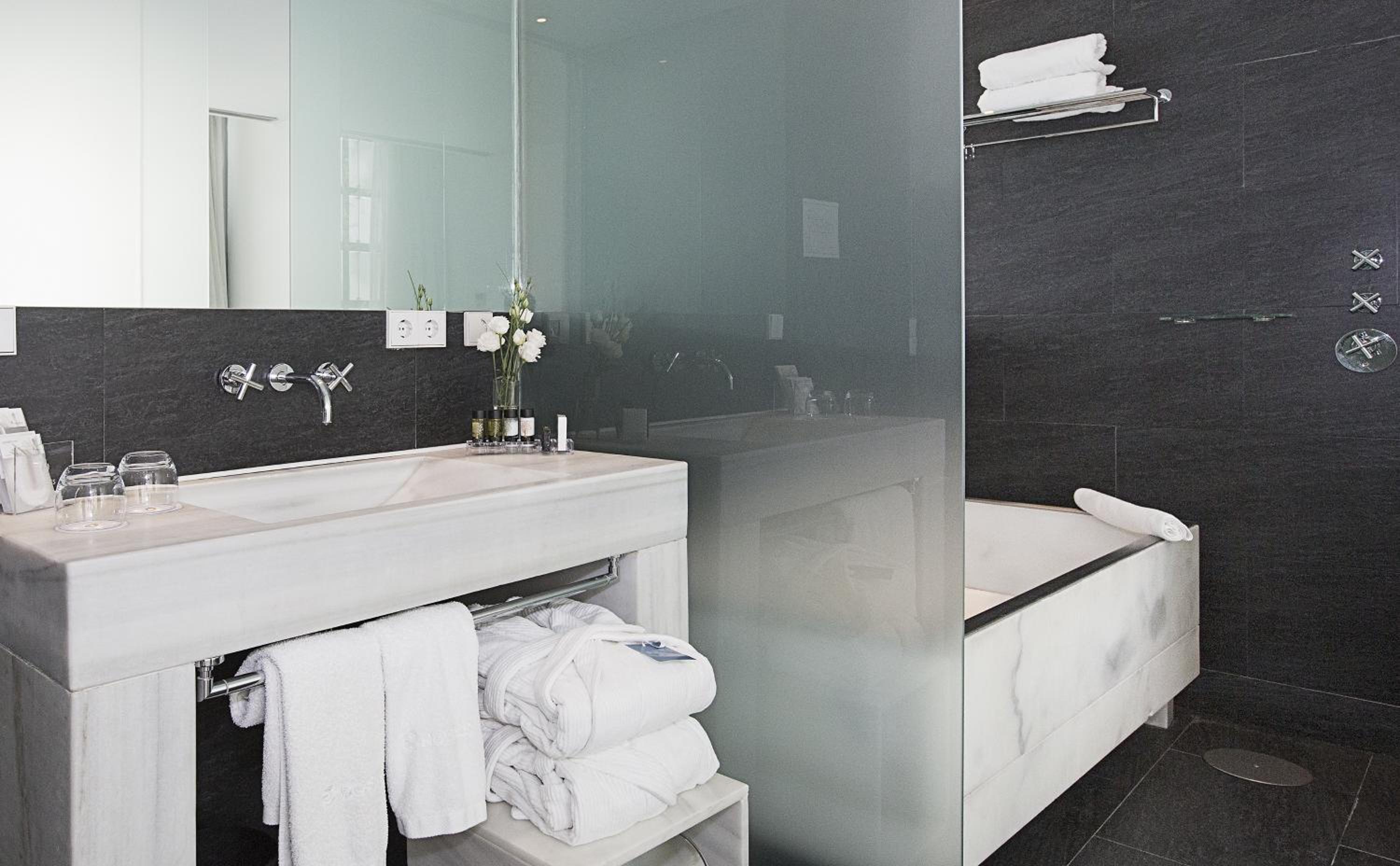Double or Twin Room - Photo 3
