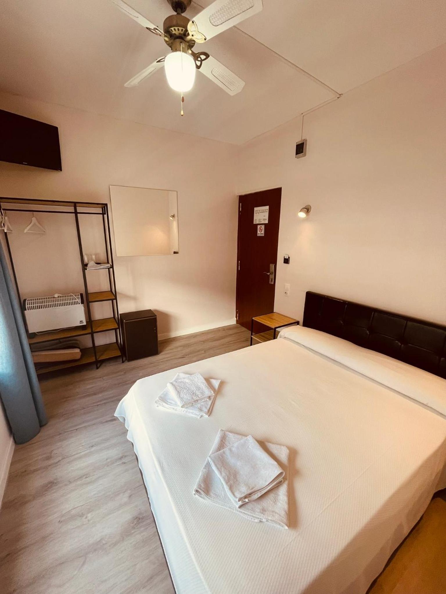 Habitación Doble con Baño Privado