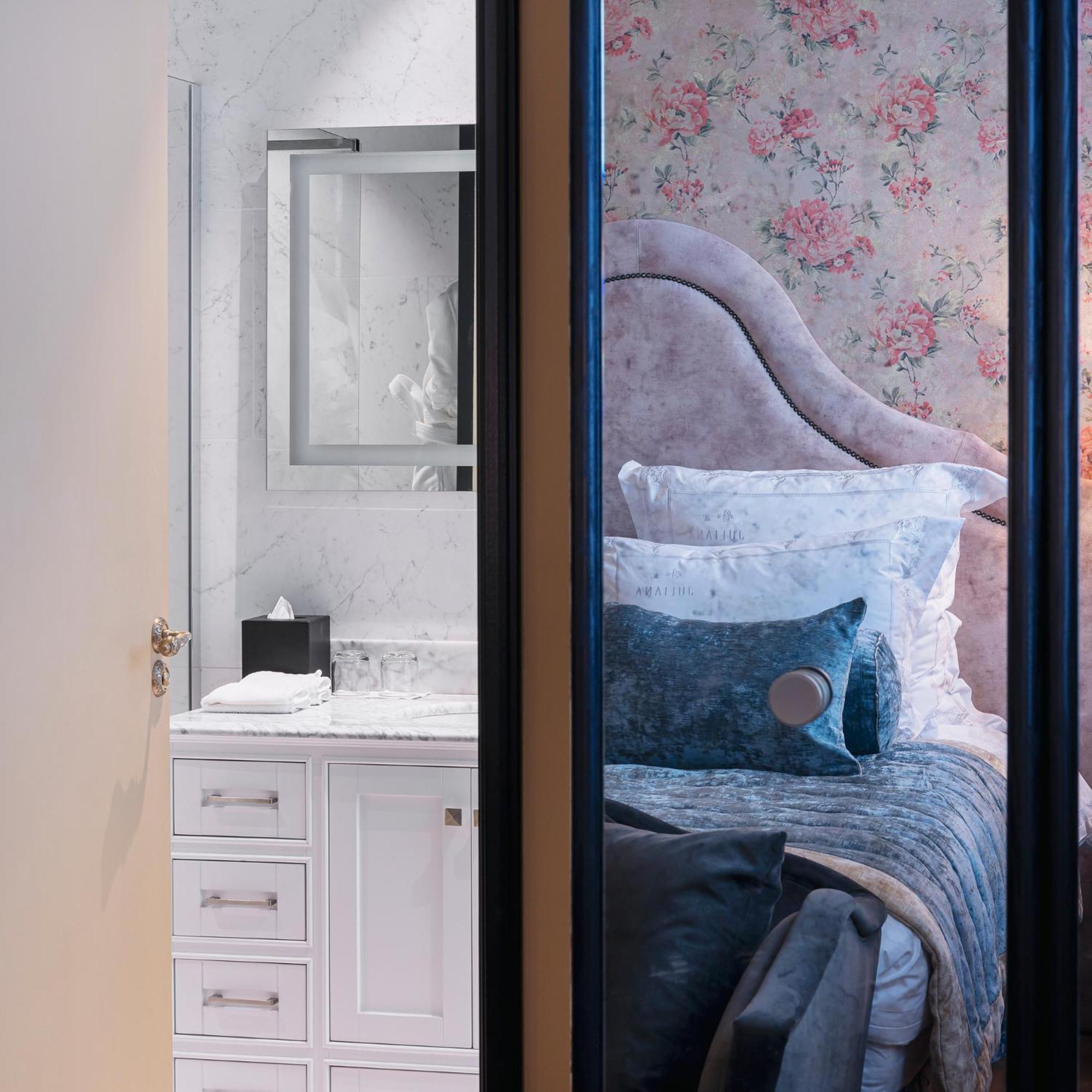 Premium Room - Photo 11