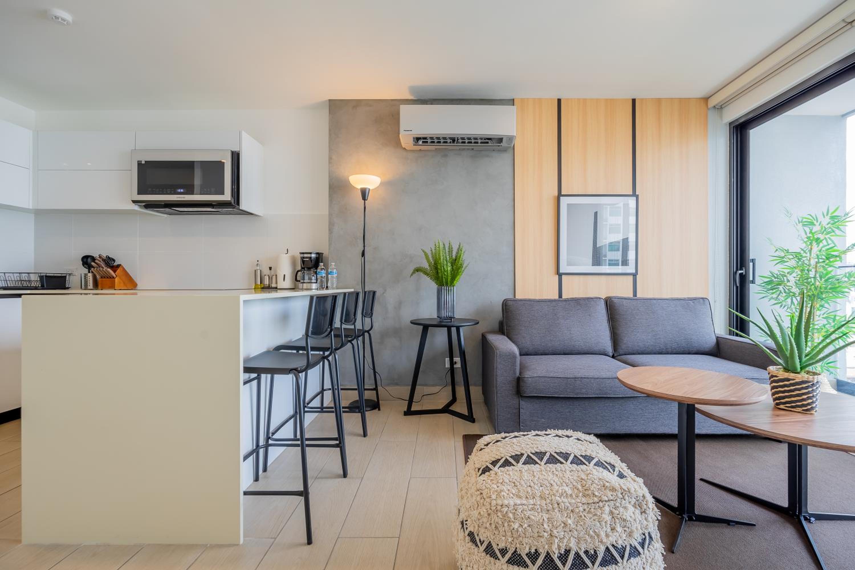 One-Bedroom Apartment with Balcony and City View photo 2