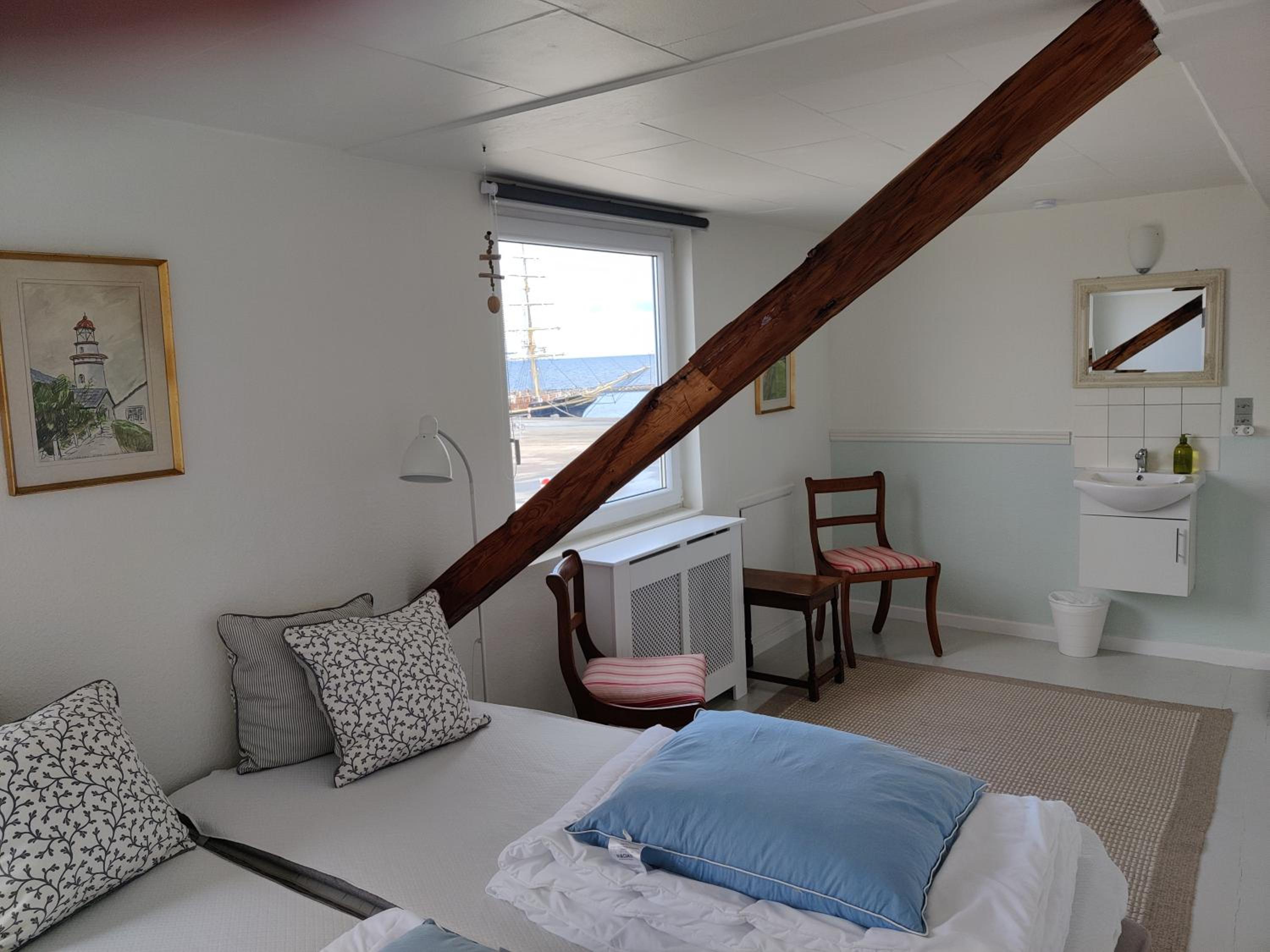 Double Or Twin Room With Shared Bathroom photo 3