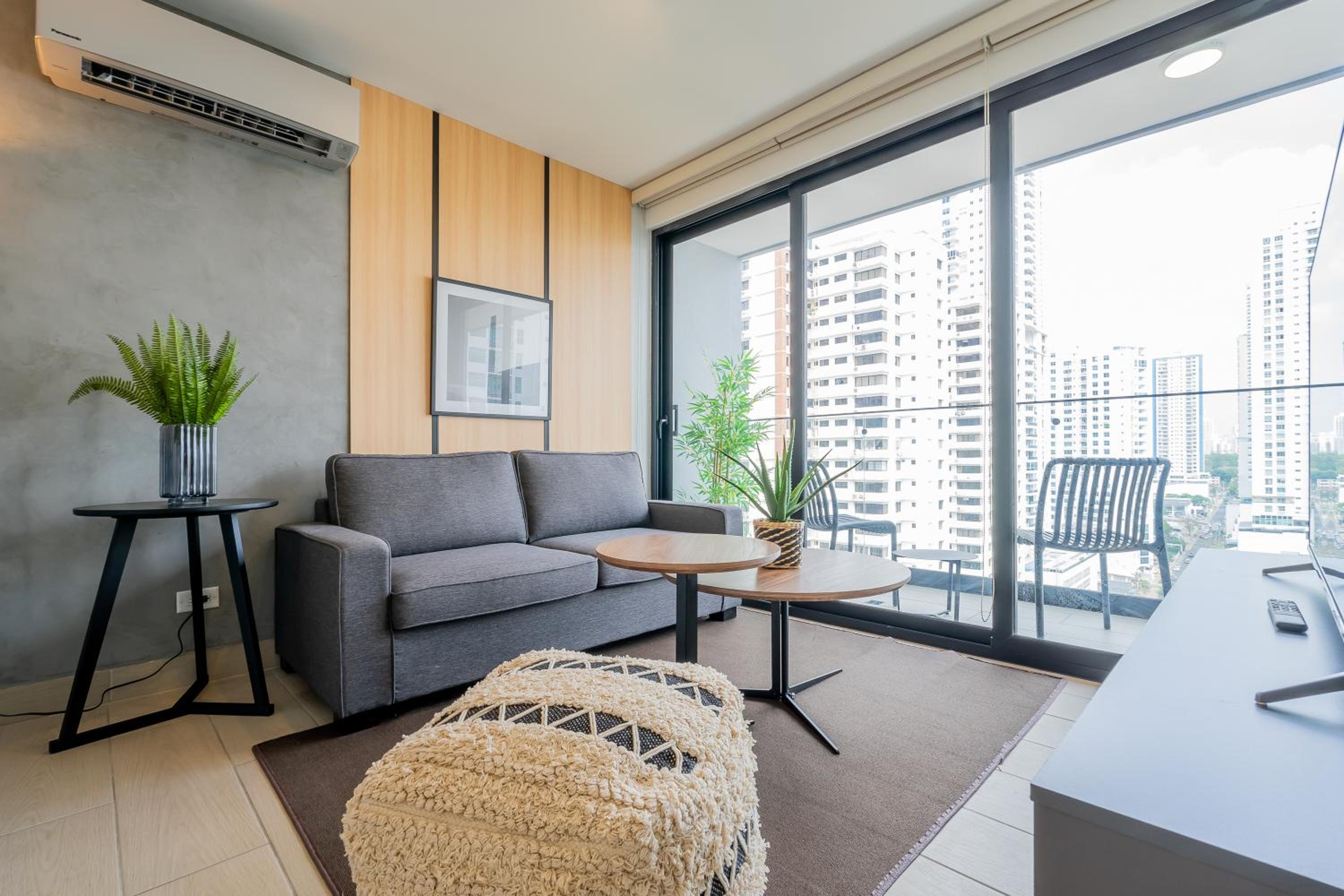 One-Bedroom Apartment with Balcony and City View photo 1