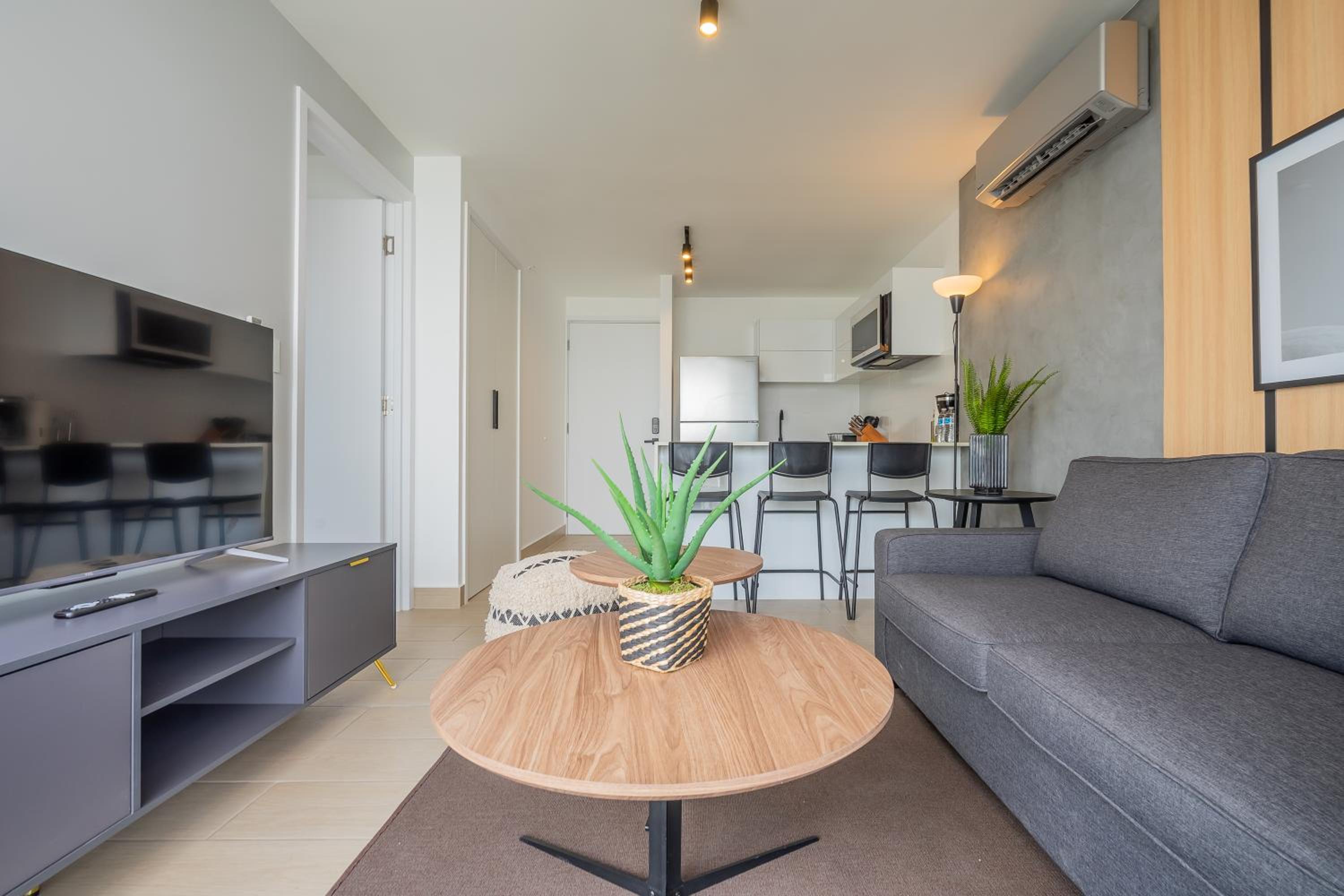 One-Bedroom Apartment with Balcony and City View photo 3