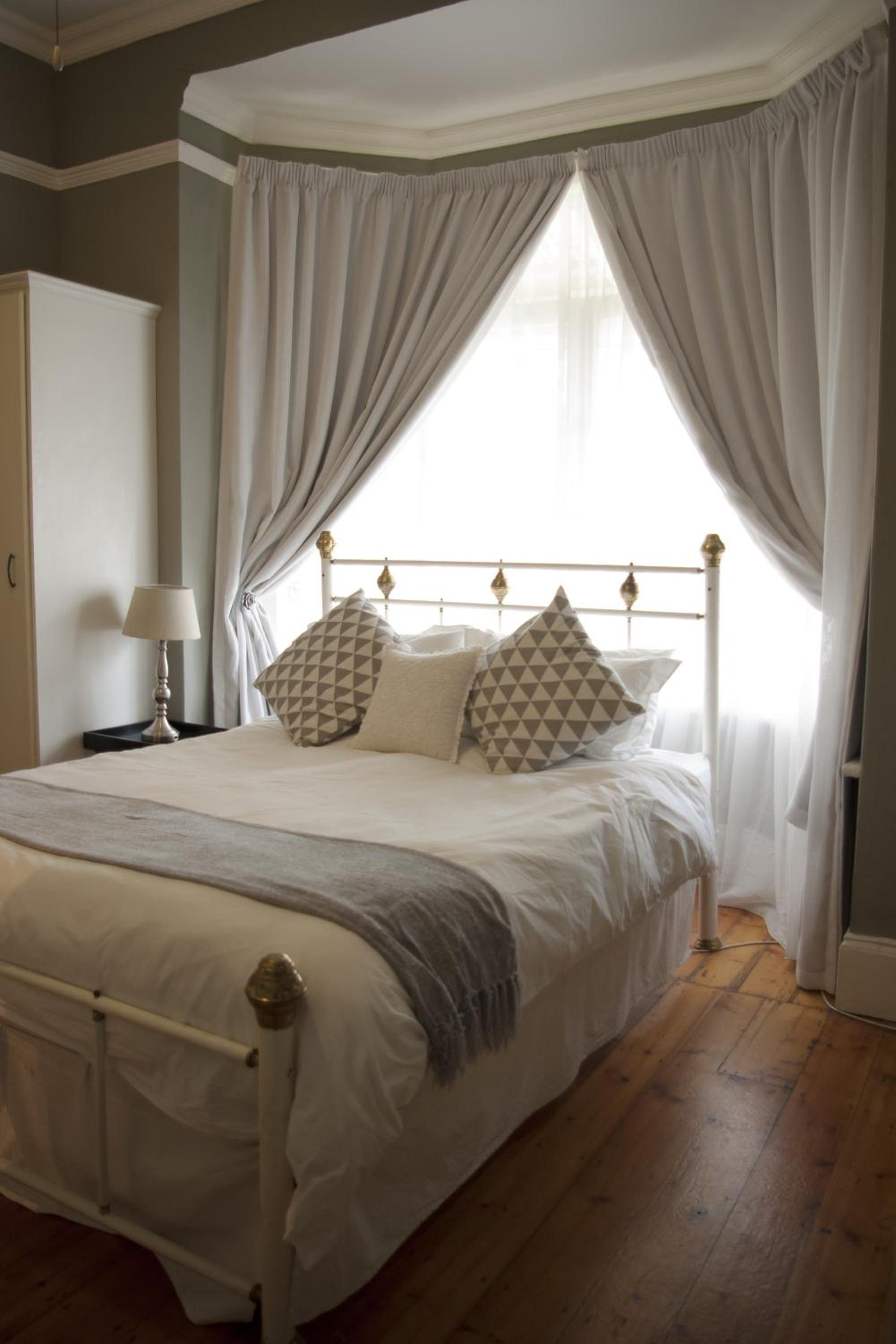 Queen Room photo 2
