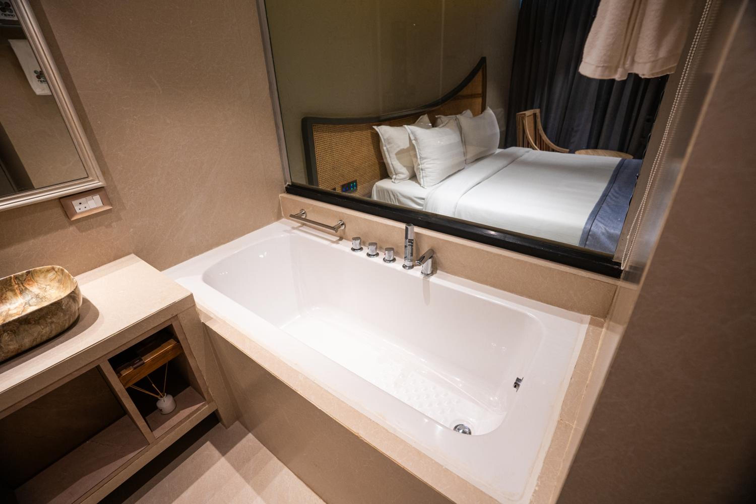 Deluxe Double Room photo 2