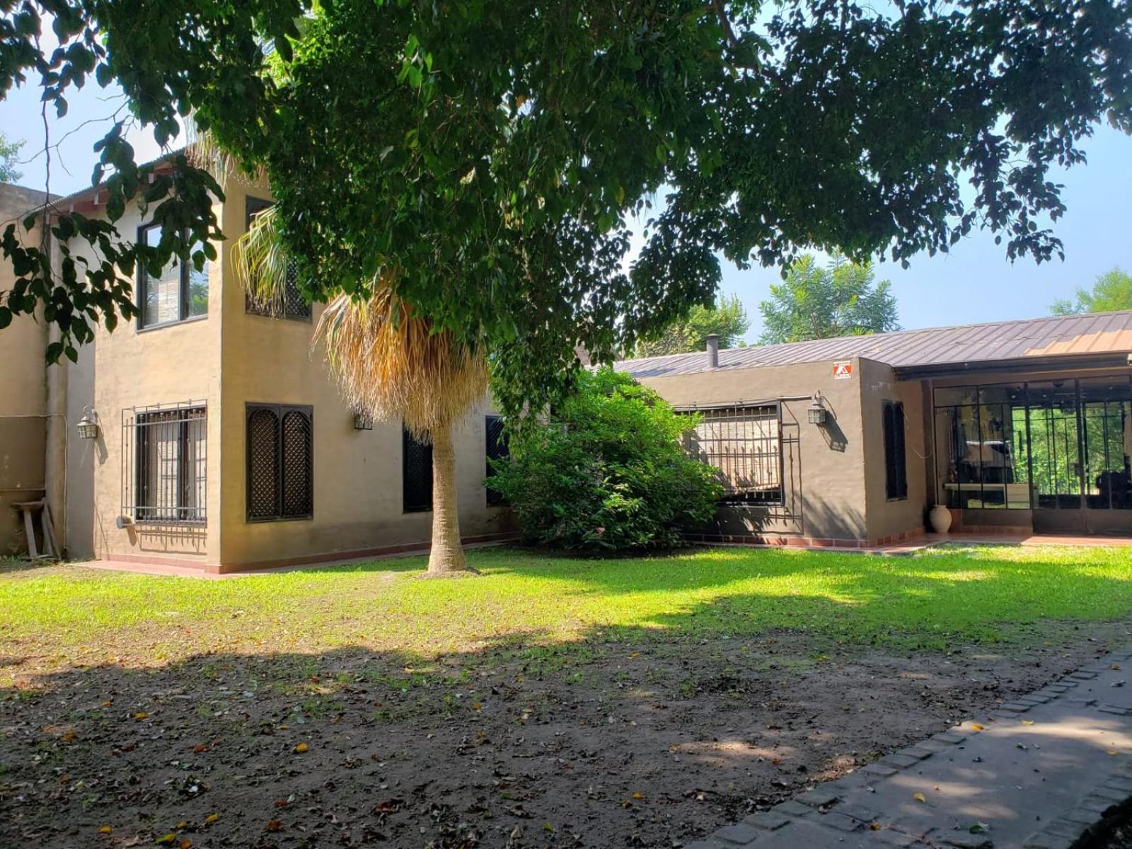 Three-Bedroom House photo 2