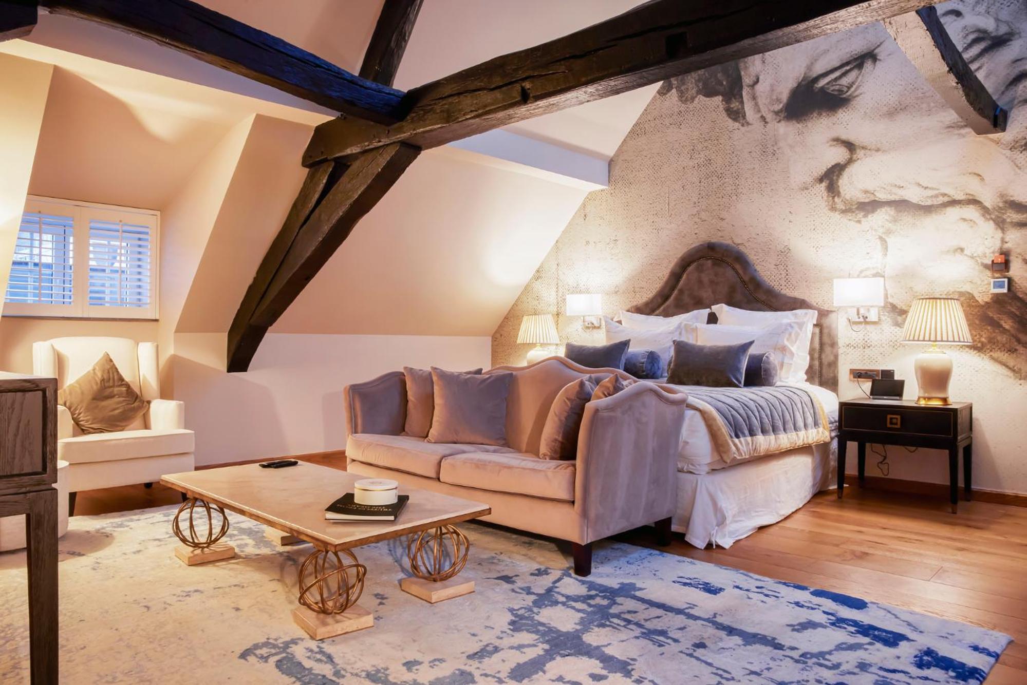 Signature Suite - Photo 2