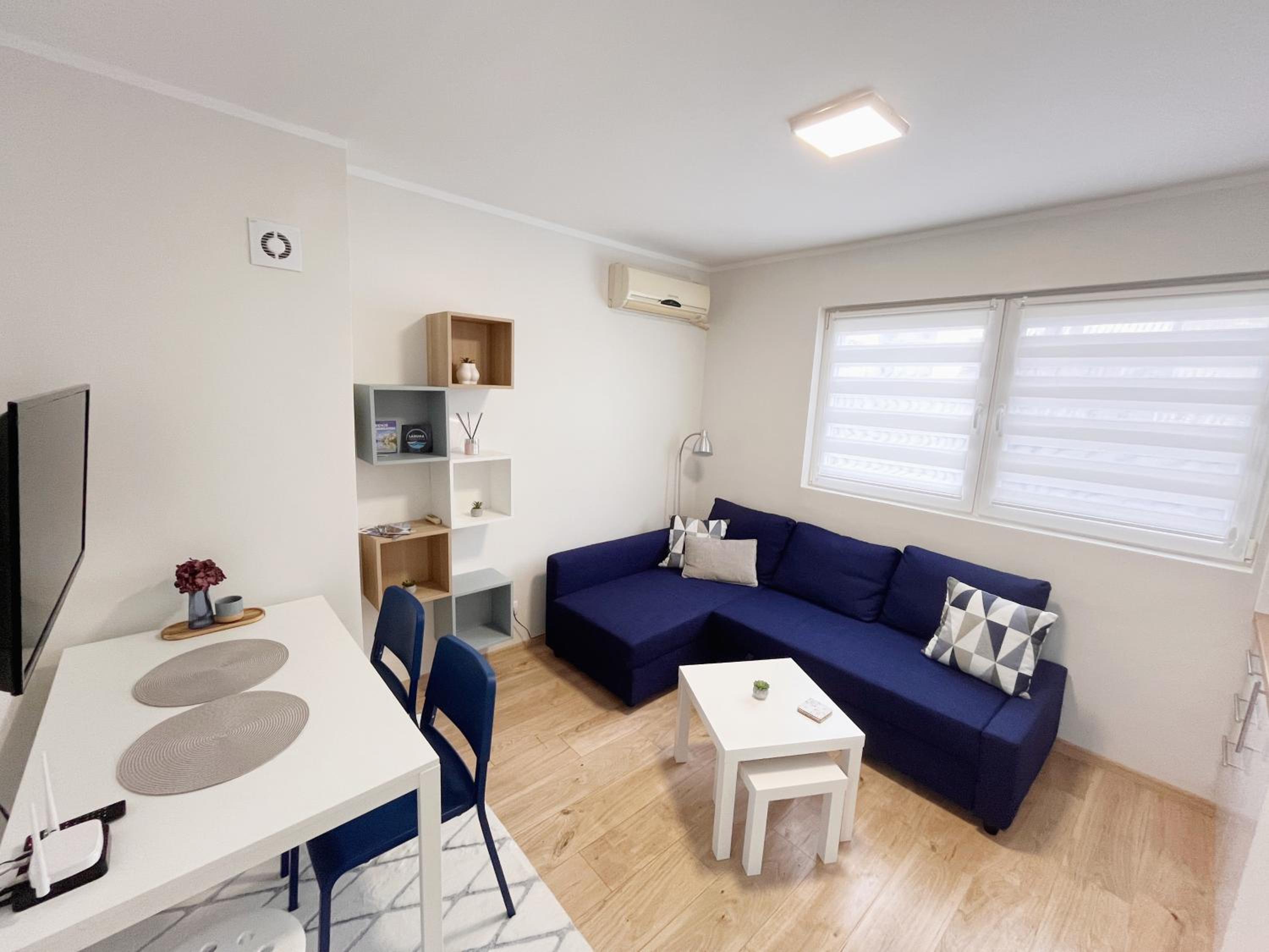 One-Bedroom Apartment photo 1