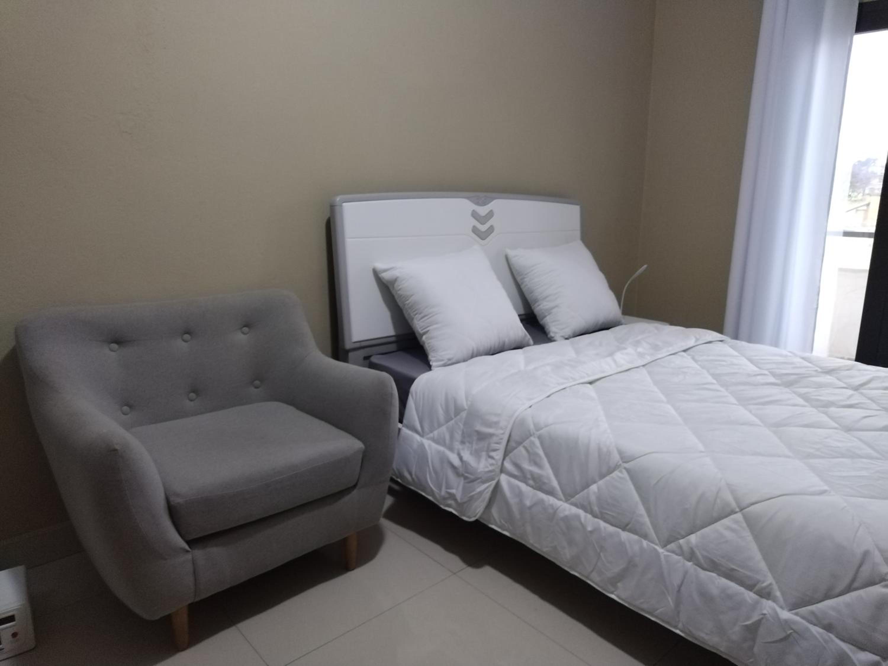 Studio Apartment with Balcony photo 2