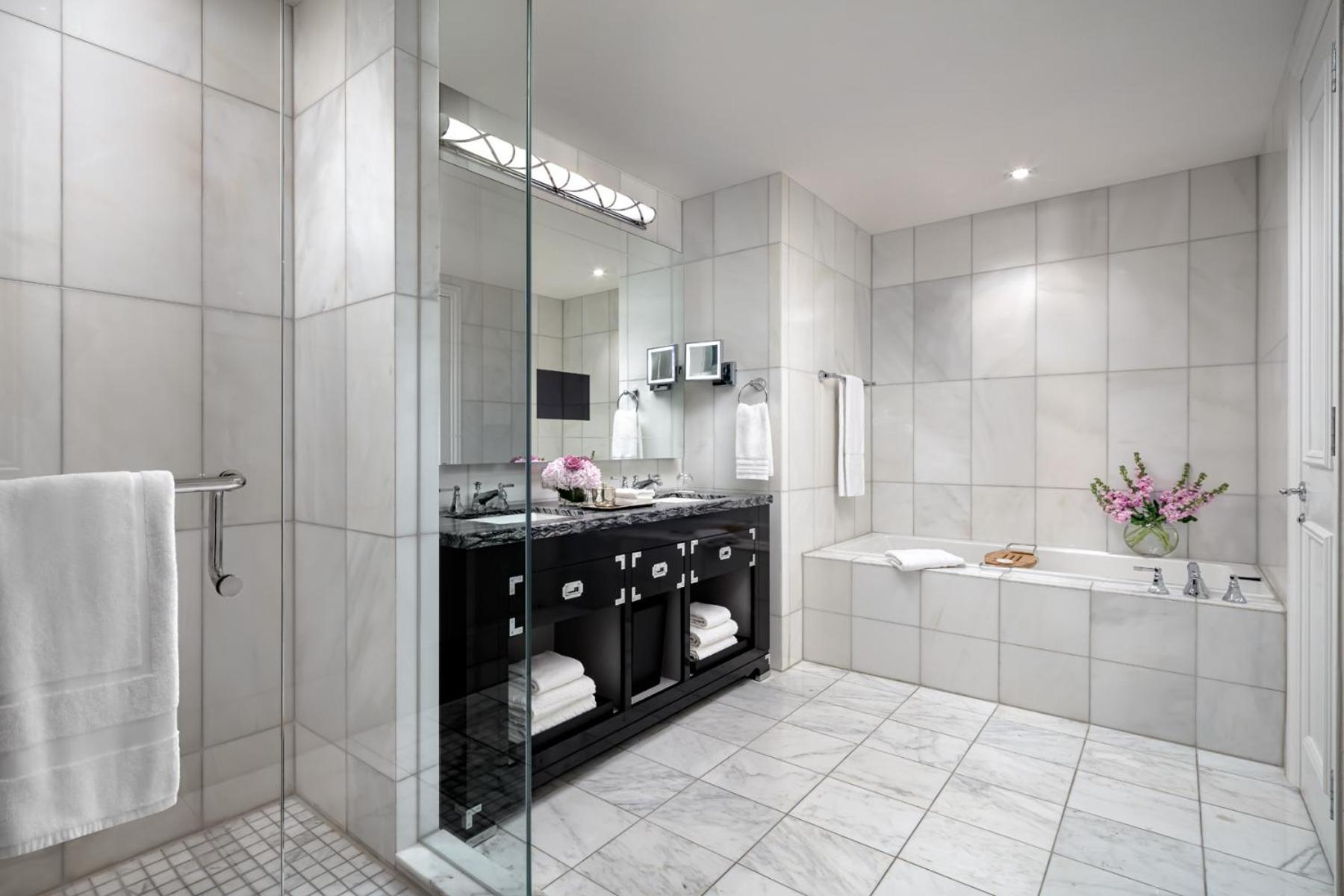 Superior, Two Double Beds, Guest room, 2 Double, City view - Photo 4