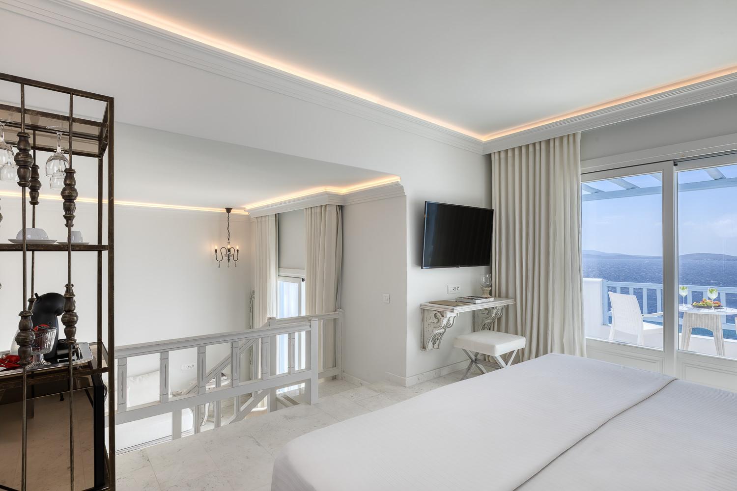 Signature Junior Suite with Sea View - Photo 6
