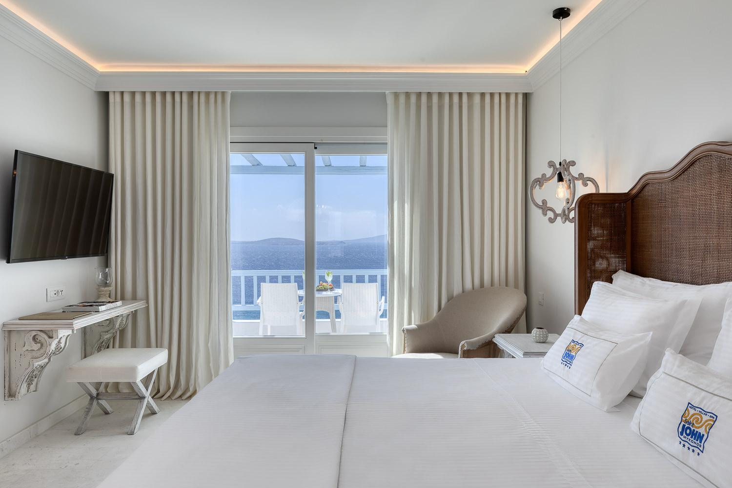 Signature Junior Suite with Sea View - Photo 1