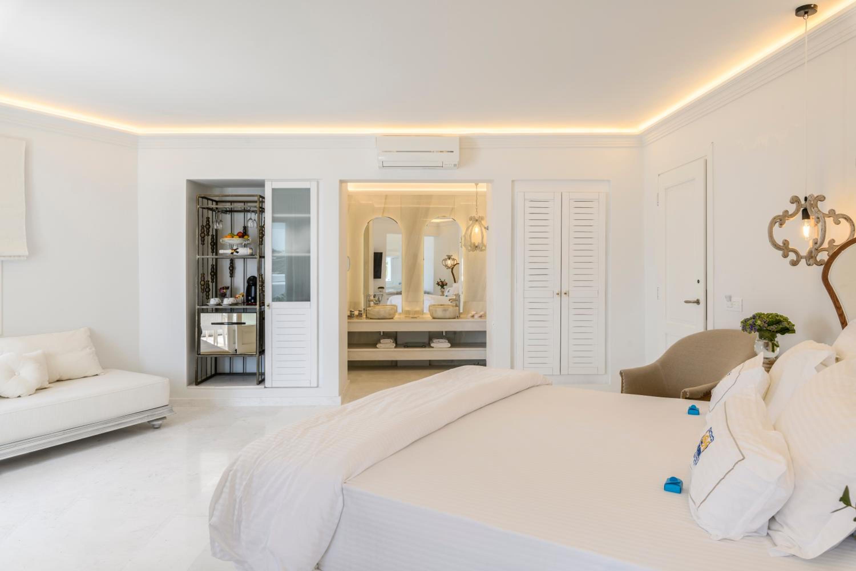 Signature Junior Suite with Sea View - Photo 8