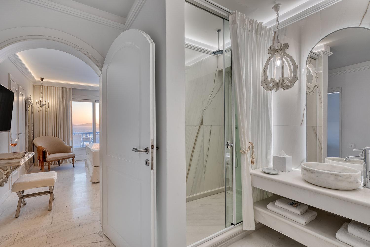 Signature Family Suite with Sea View - Photo 2