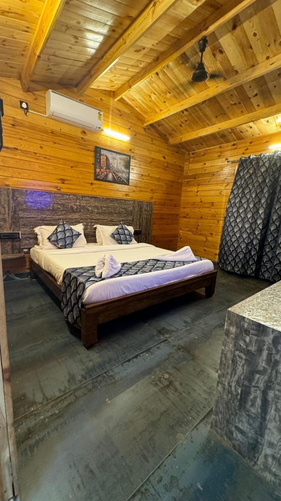 King Room with Pool View photo 2