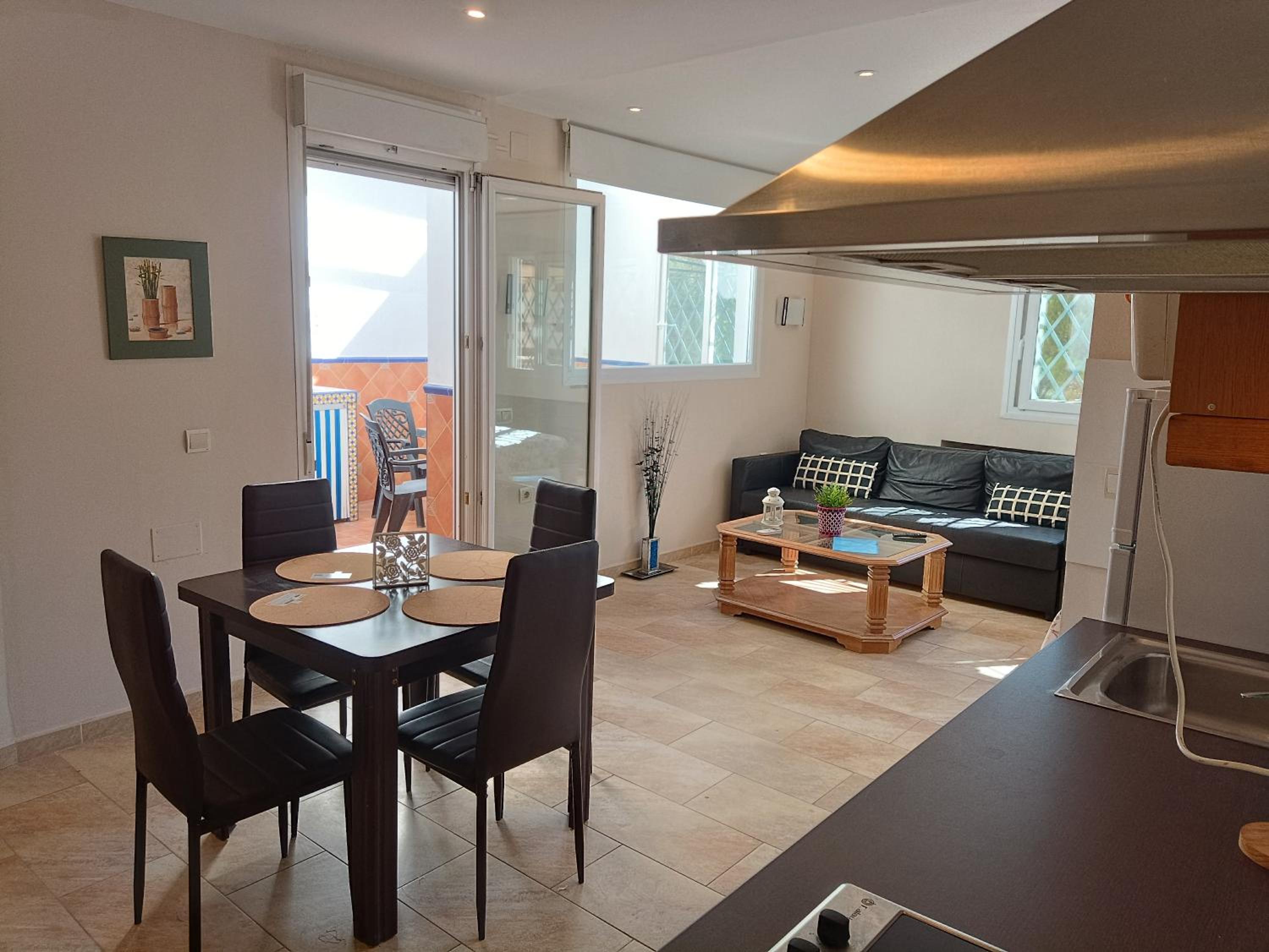 Apartamento con patio y vista a la montaña