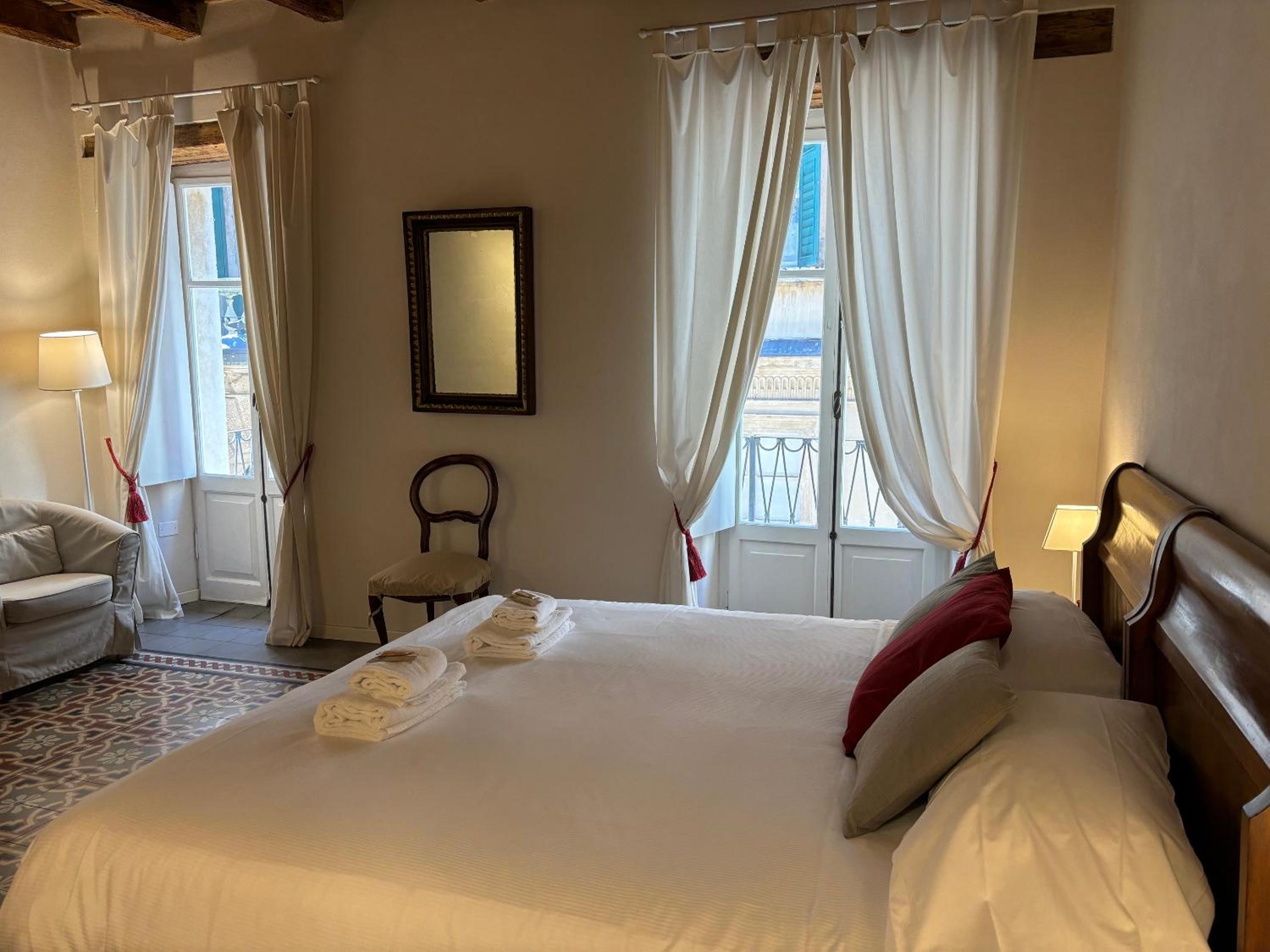 One-Bedroom Apartment with Balcony - Via Cappello 29 - Photo 3
