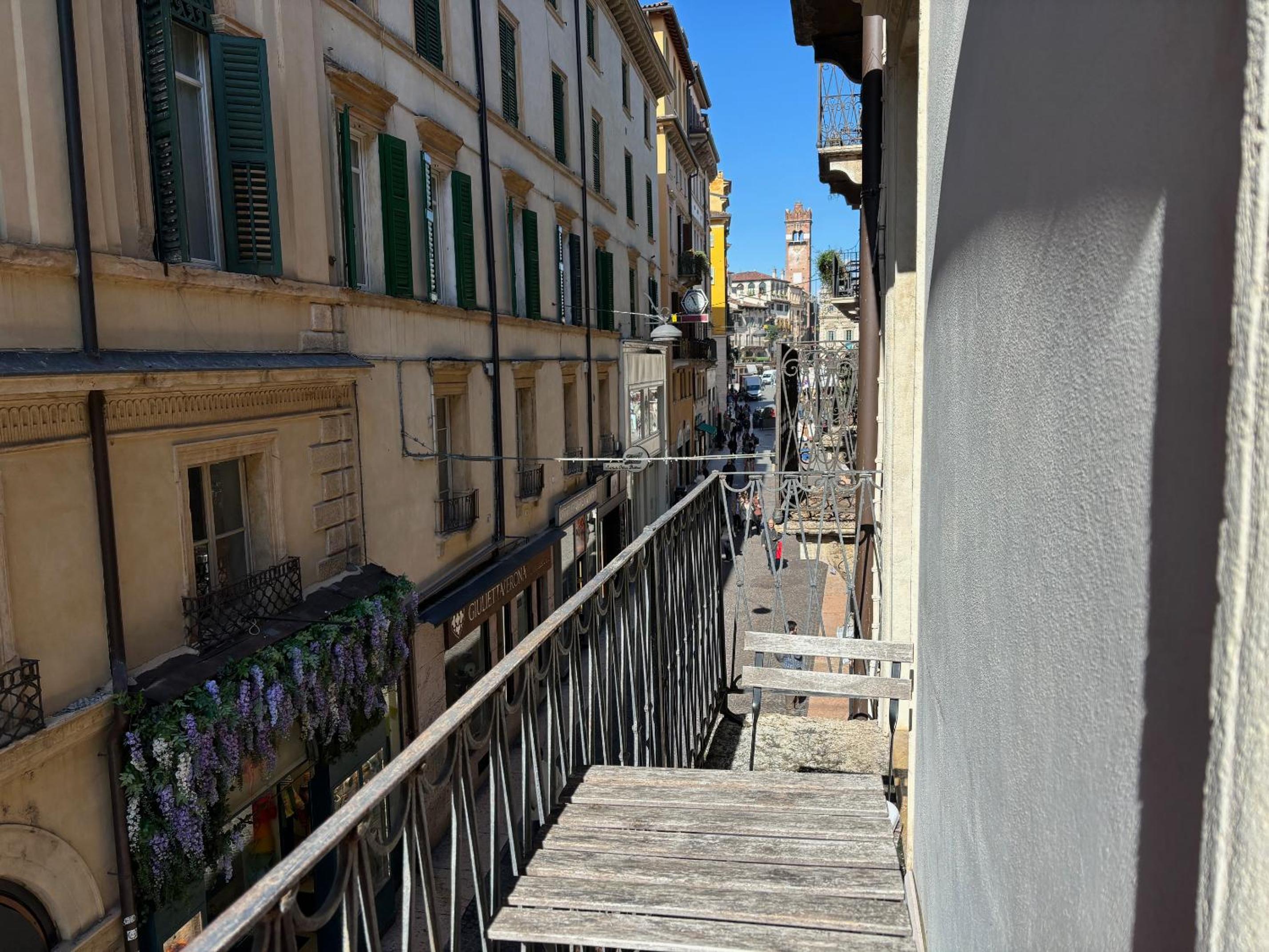 One-Bedroom Apartment with Balcony - Via Cappello 29 - Photo 23