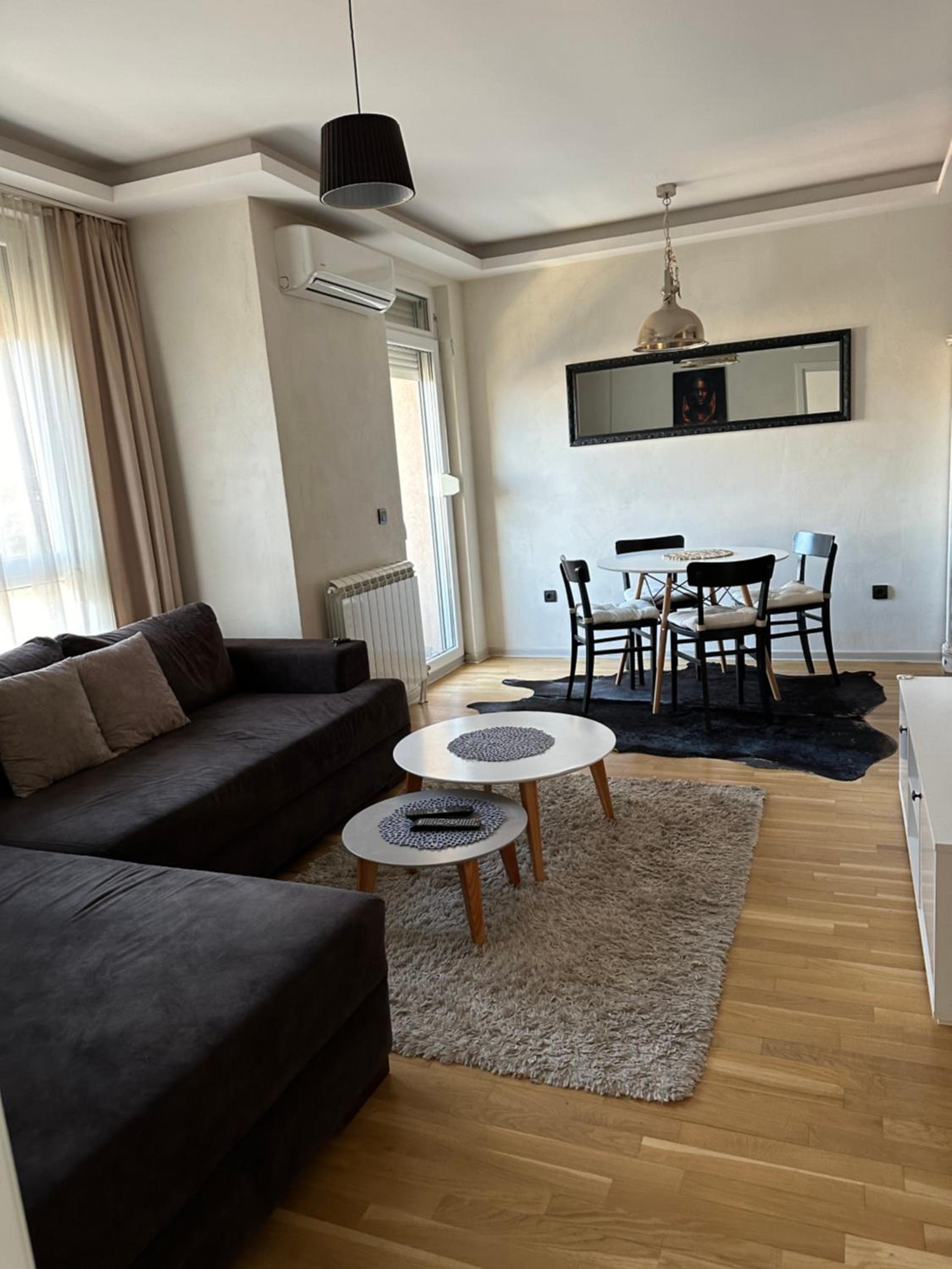One-Bedroom Apartment photo 1