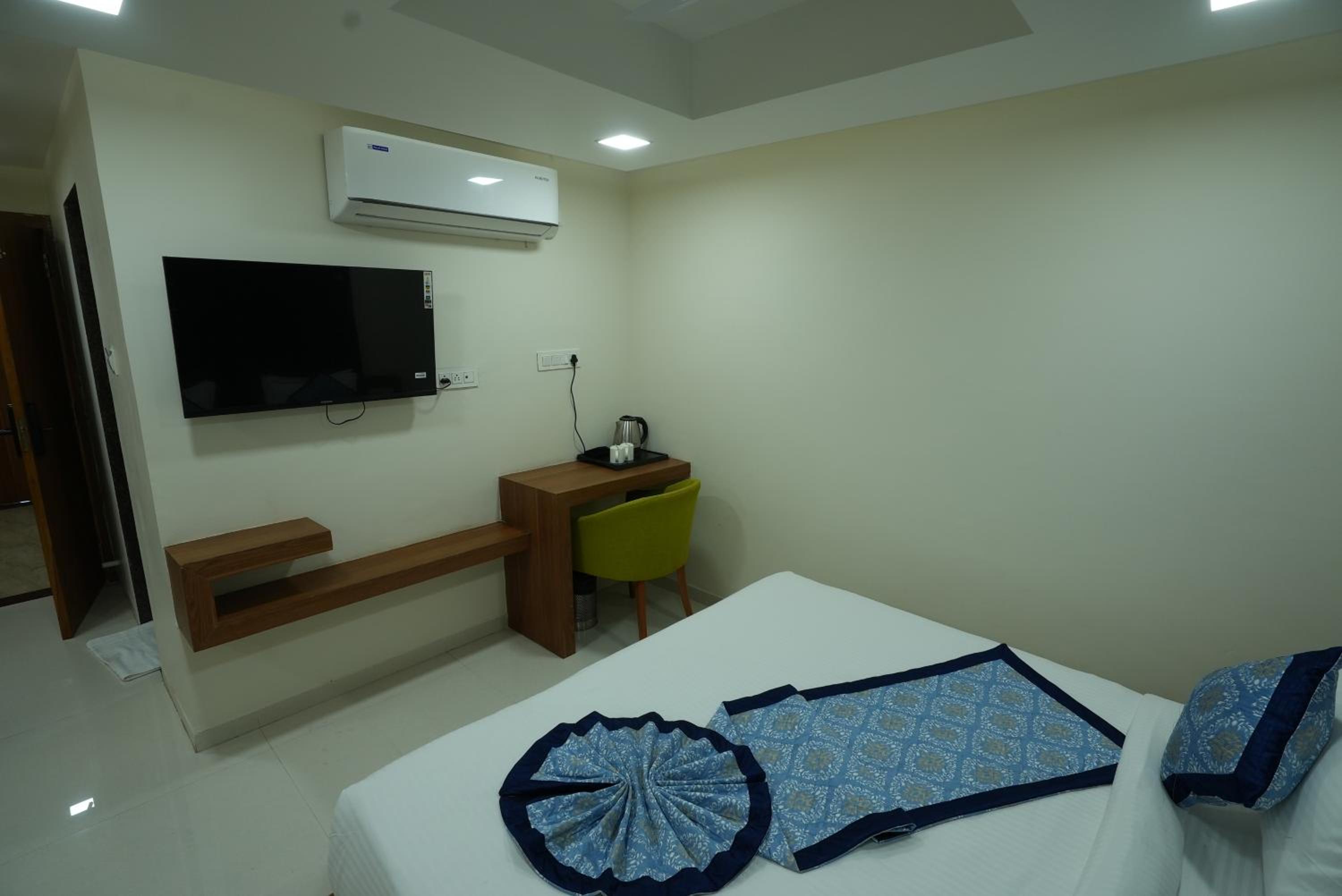 Deluxe Double or Twin Room - Photo 2