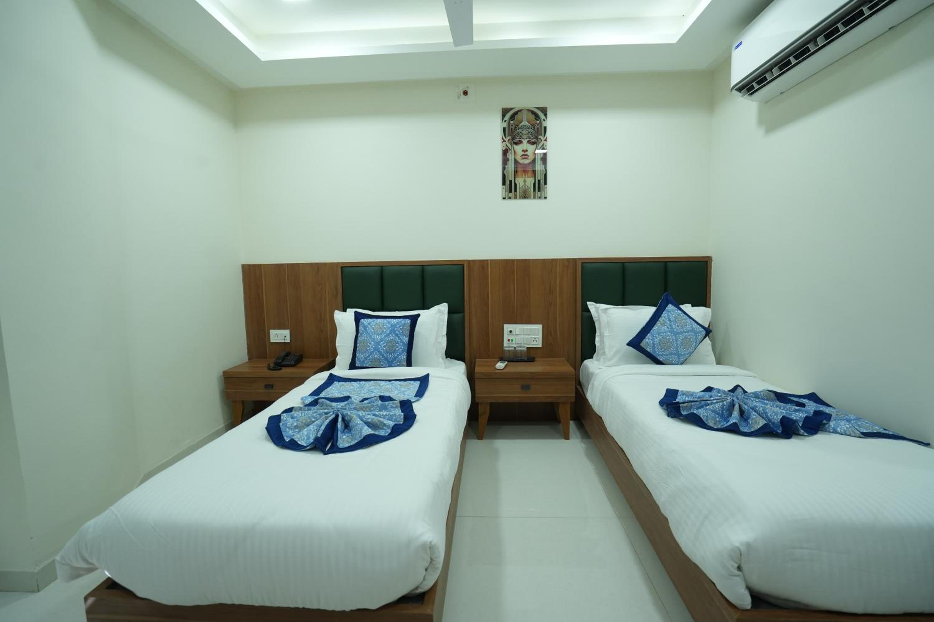 Deluxe Double or Twin Room - Photo 14