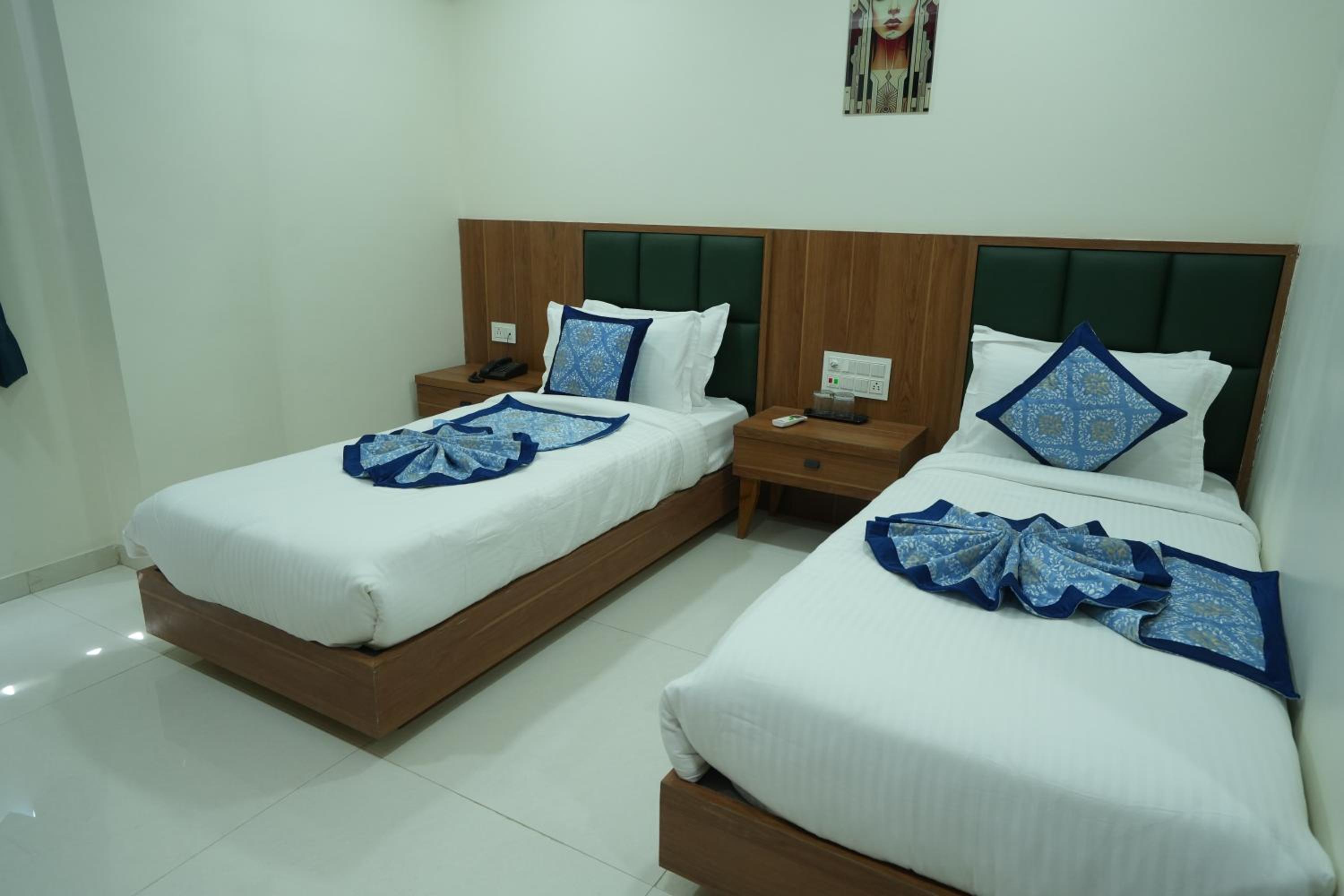 Deluxe Double or Twin Room - Photo 16