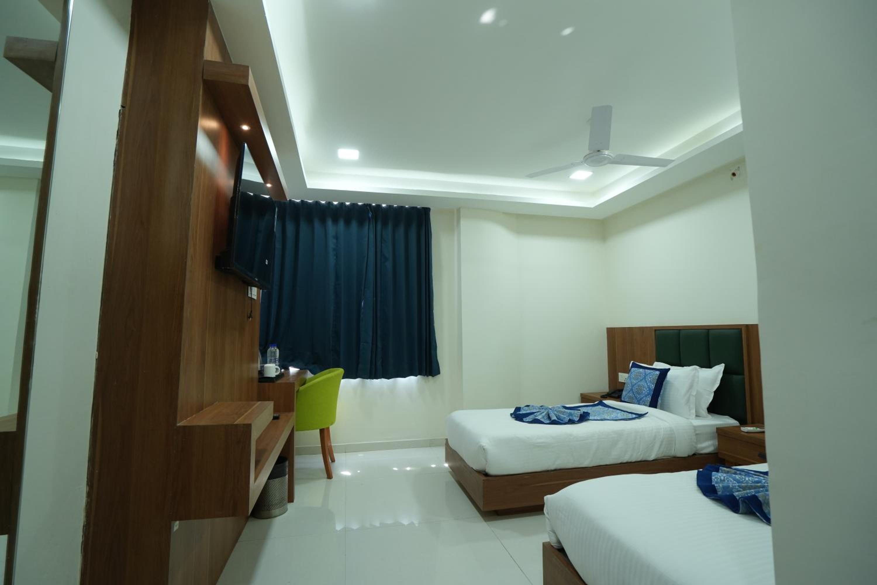 Deluxe Double or Twin Room - Photo 15