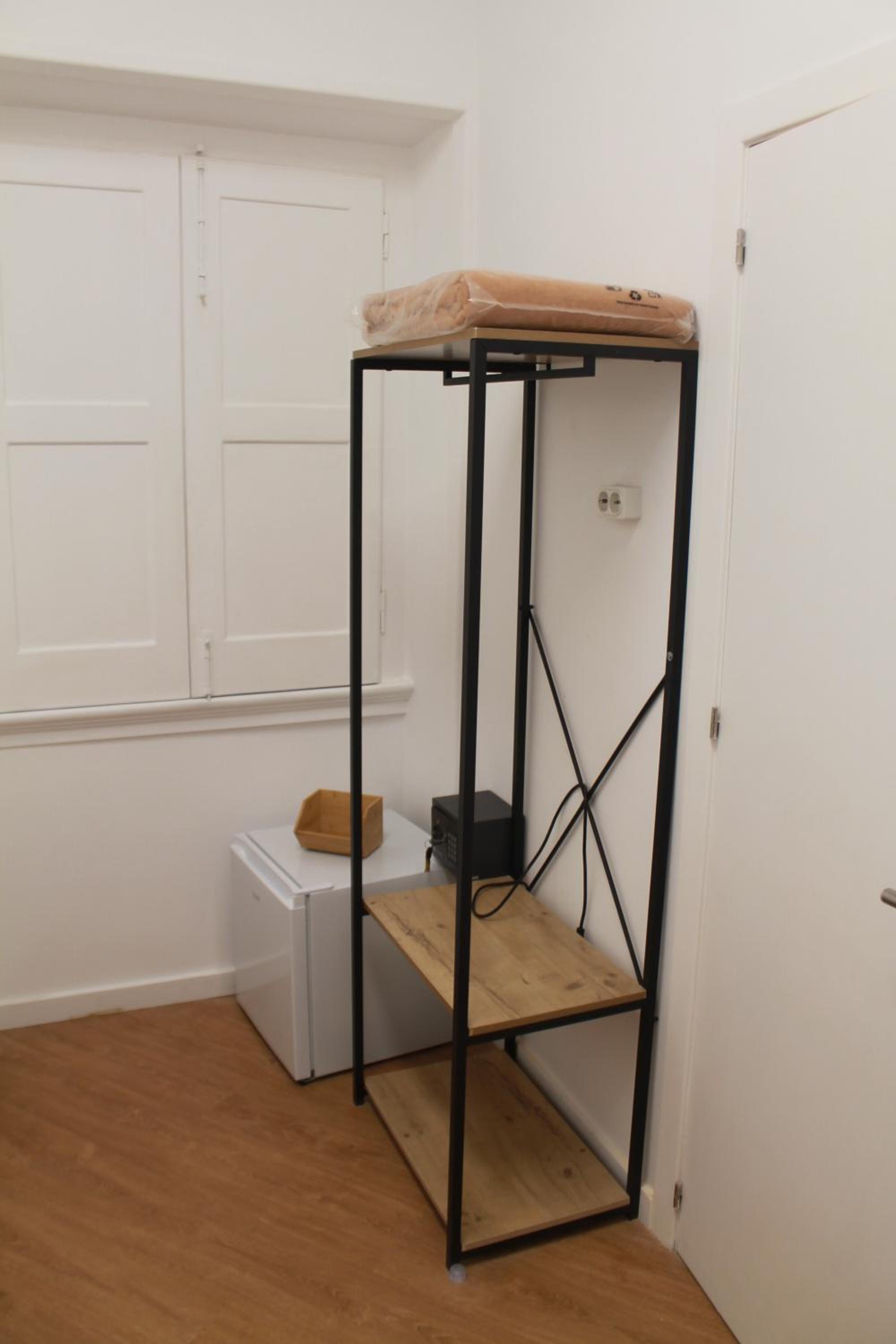 Single Room with Private Bathroom photo 3