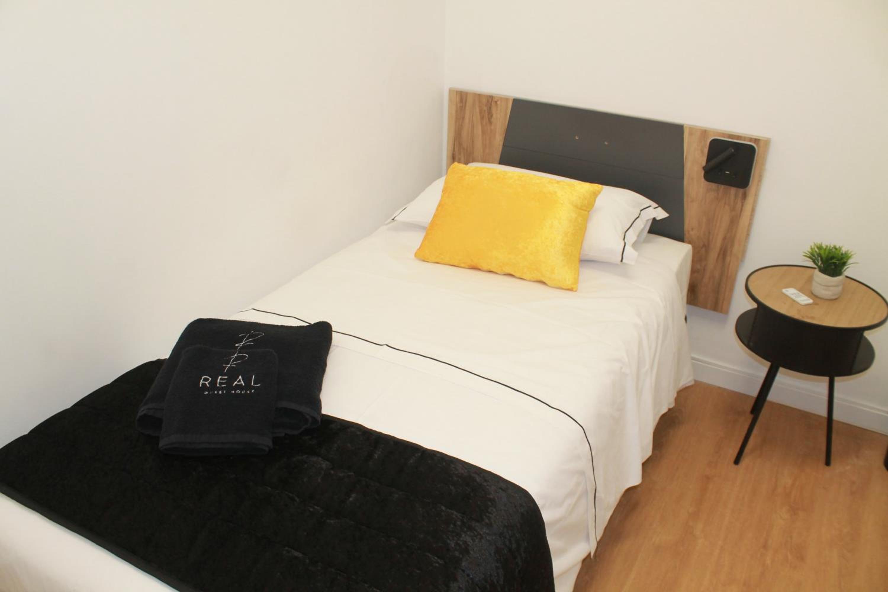 Single Room with Private Bathroom photo 1