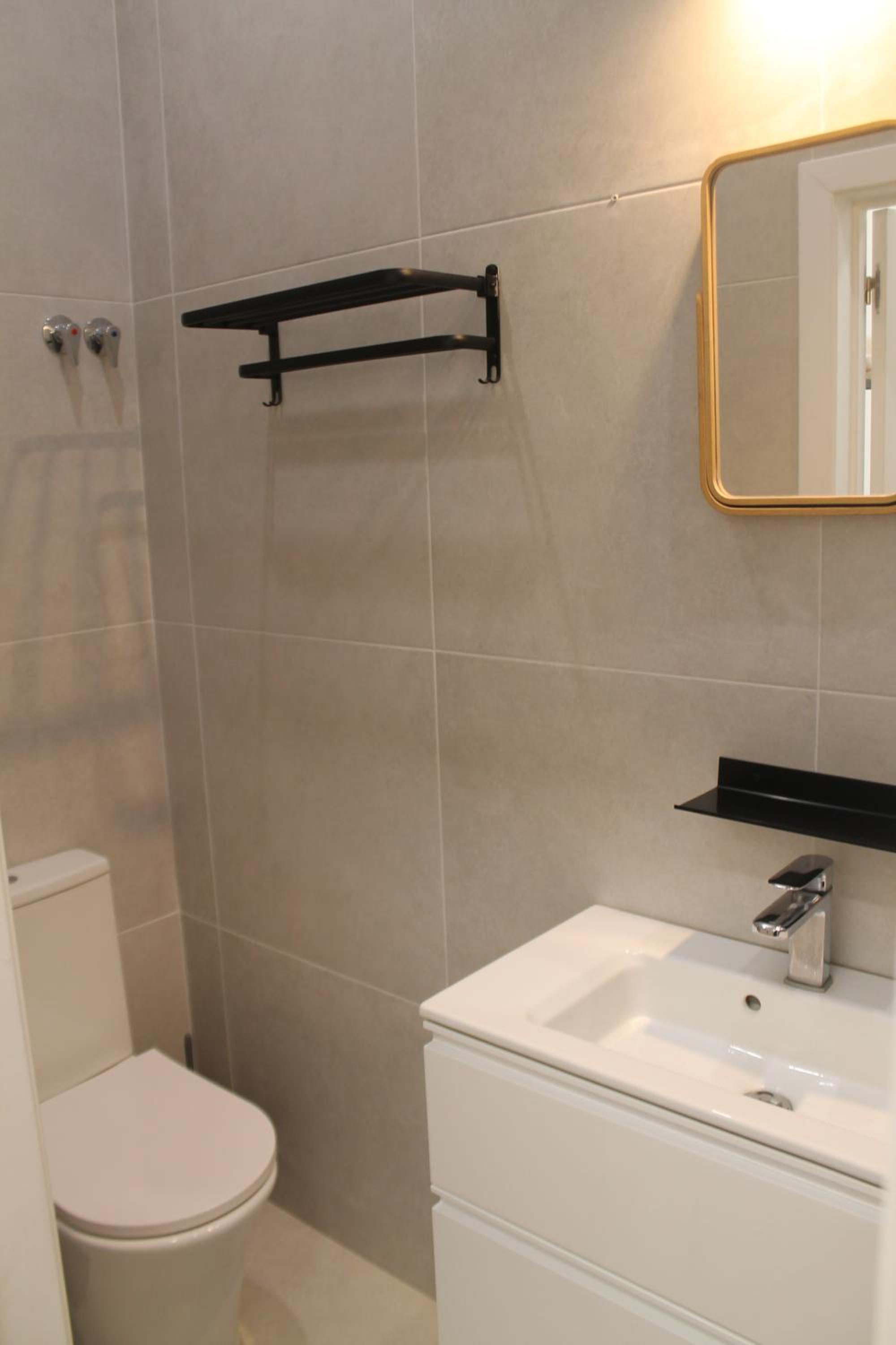 Single Room with Private Bathroom photo 2