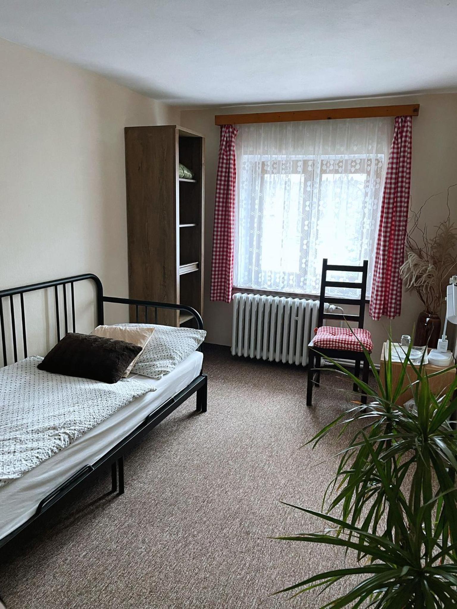 Family Room with Garden View - Photo 3