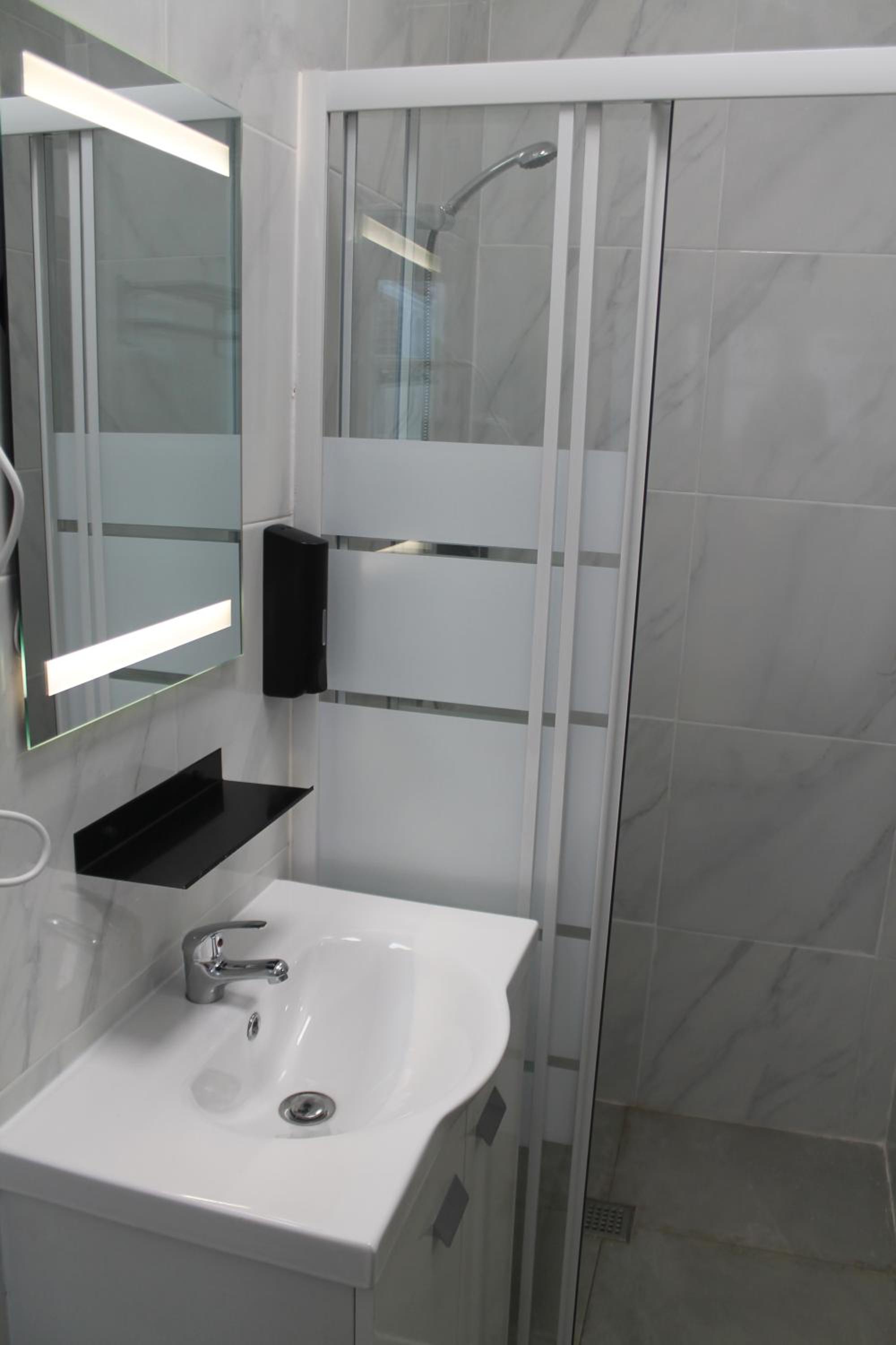 Double Room with Private Bathroom photo 3
