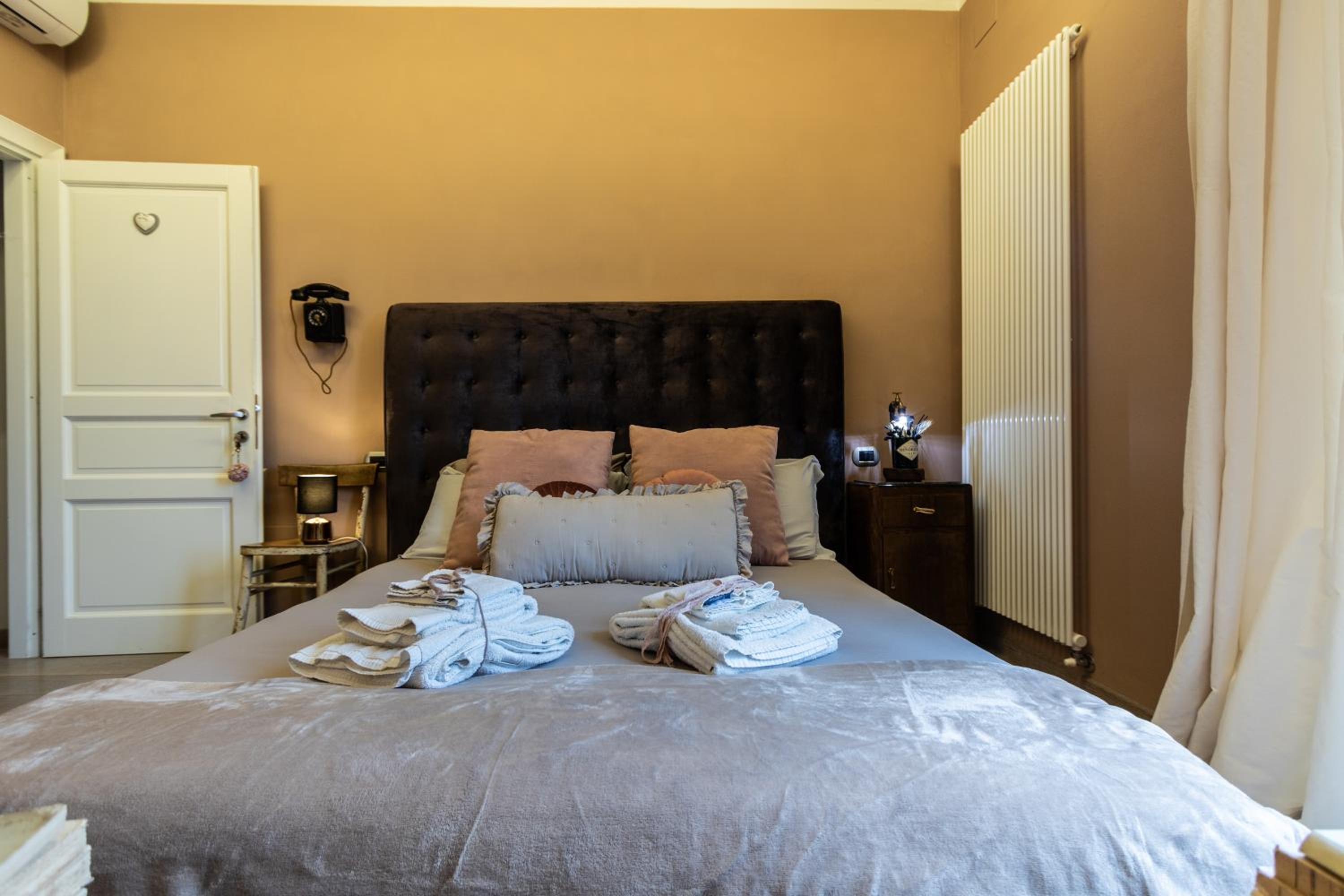 Double Room with Private External Bathroom - Photo 20