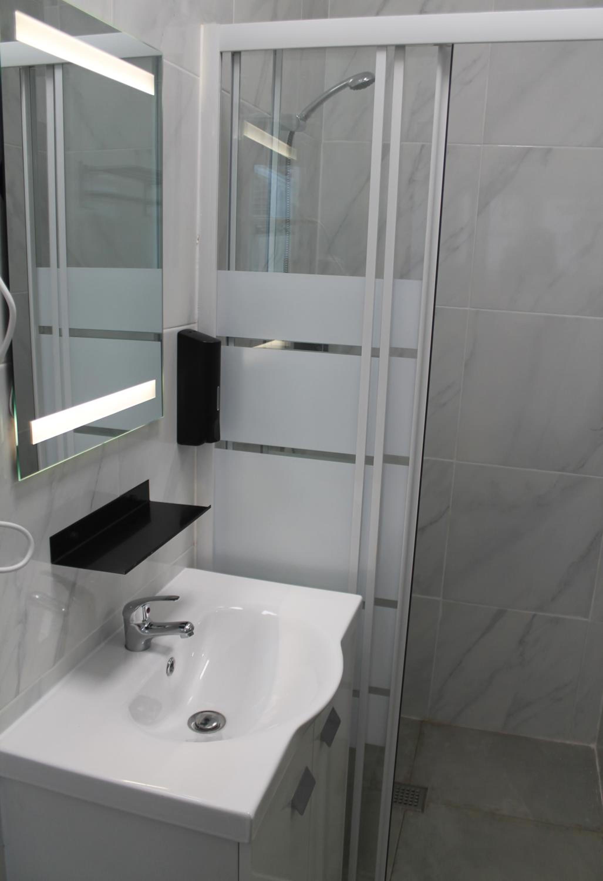 Double Room with Private Bathroom photo 3