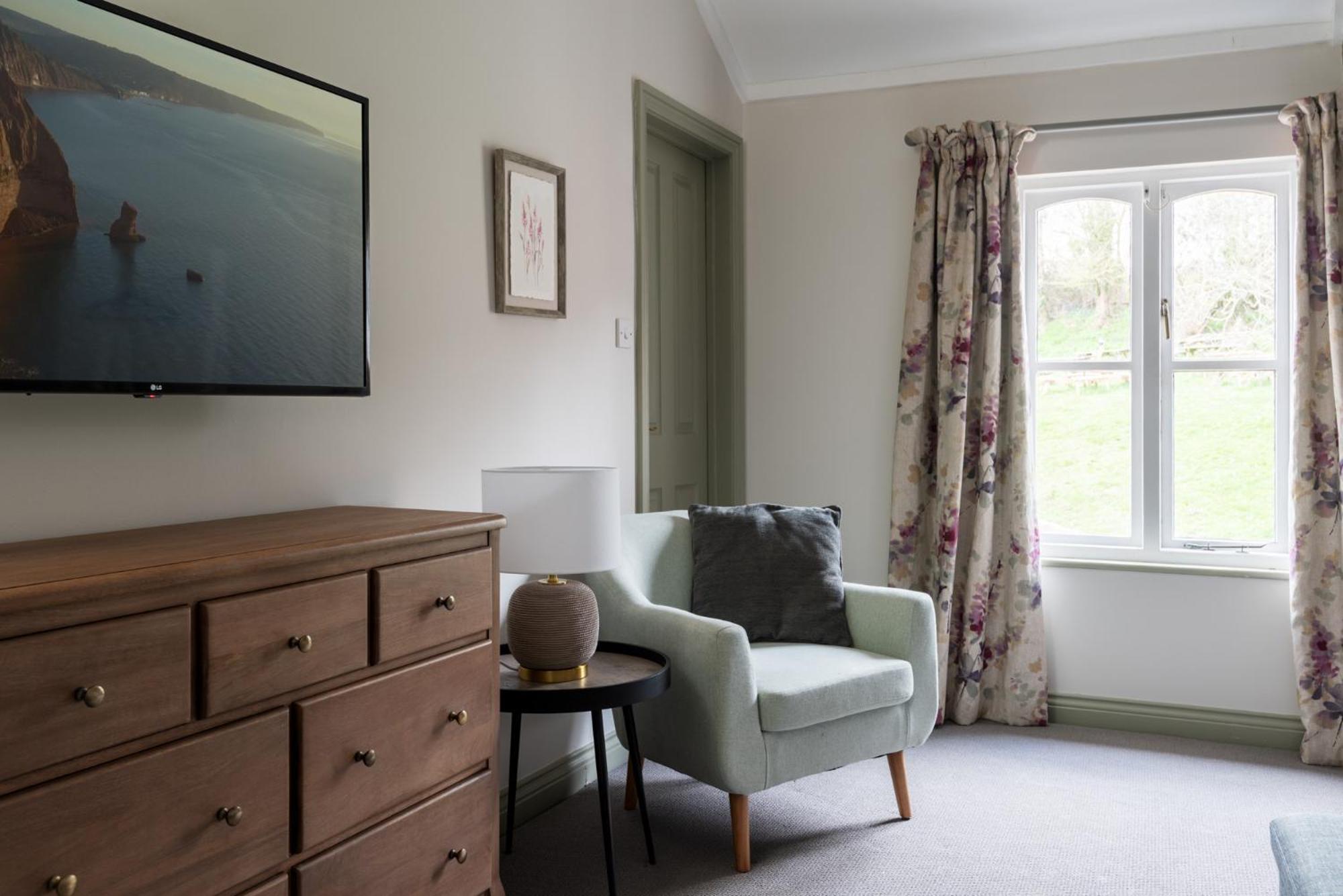 Family Room - Photo 2