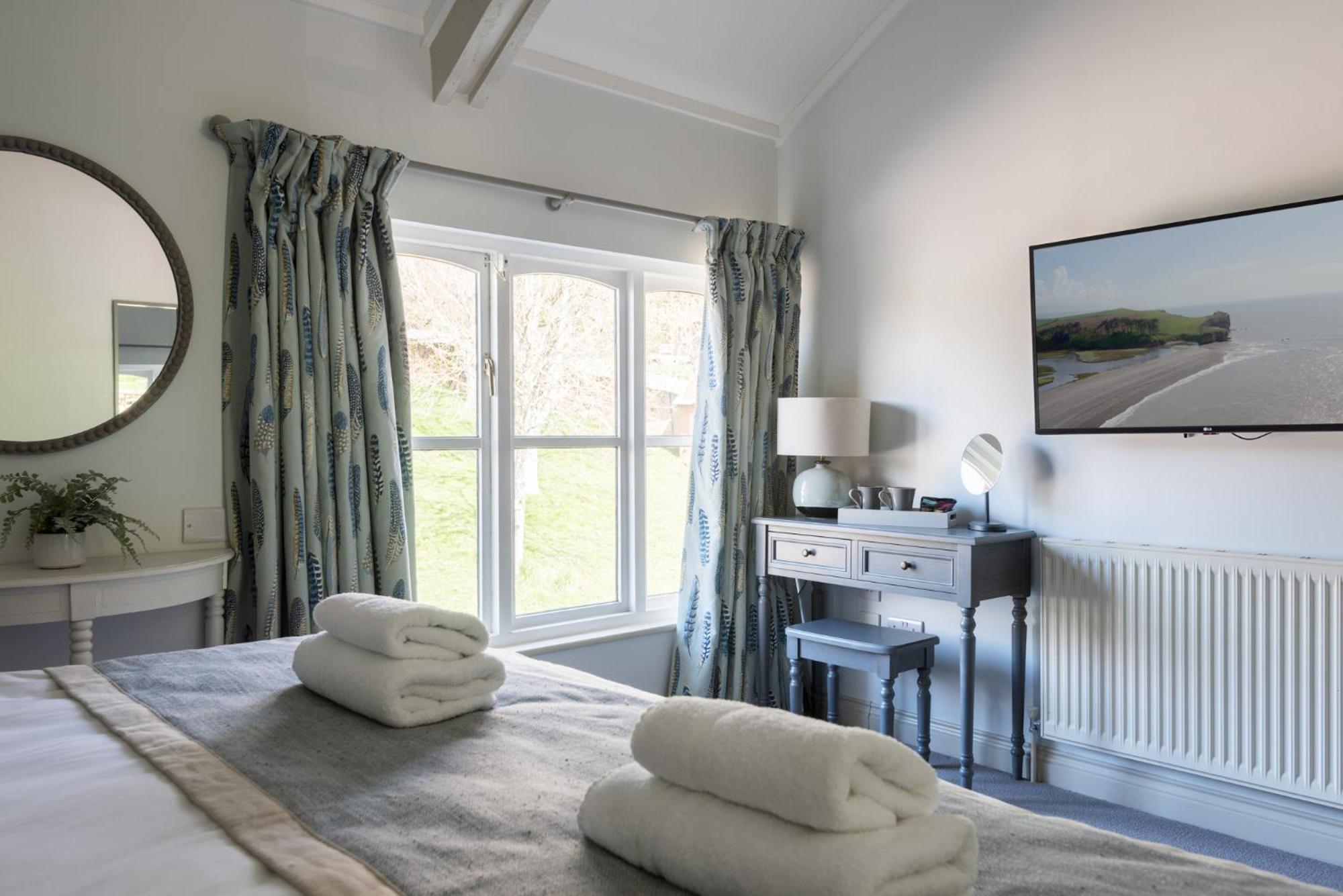 Large Double Room - Photo 2