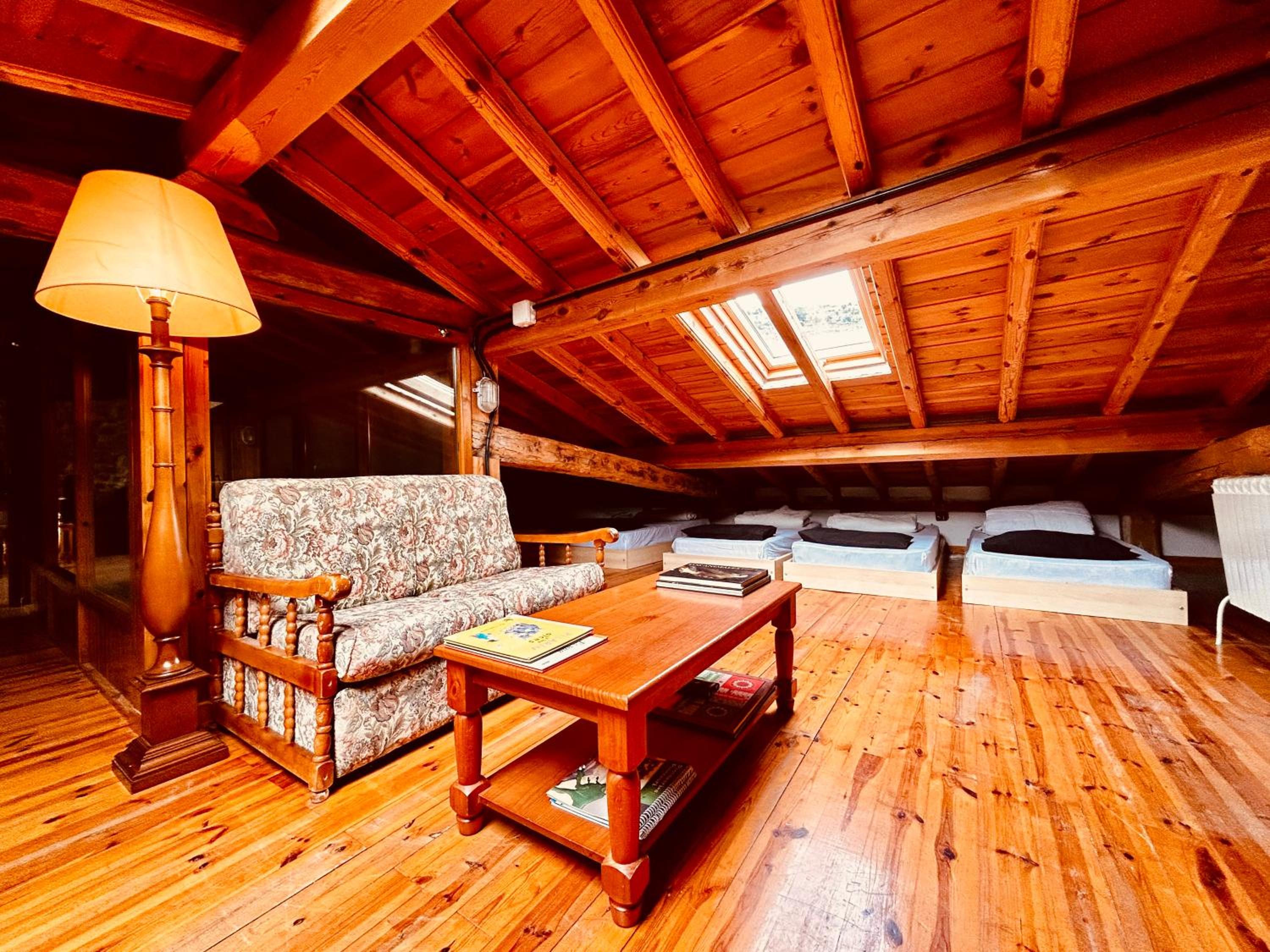 Habitación Compartida Mixta de 10 Camas