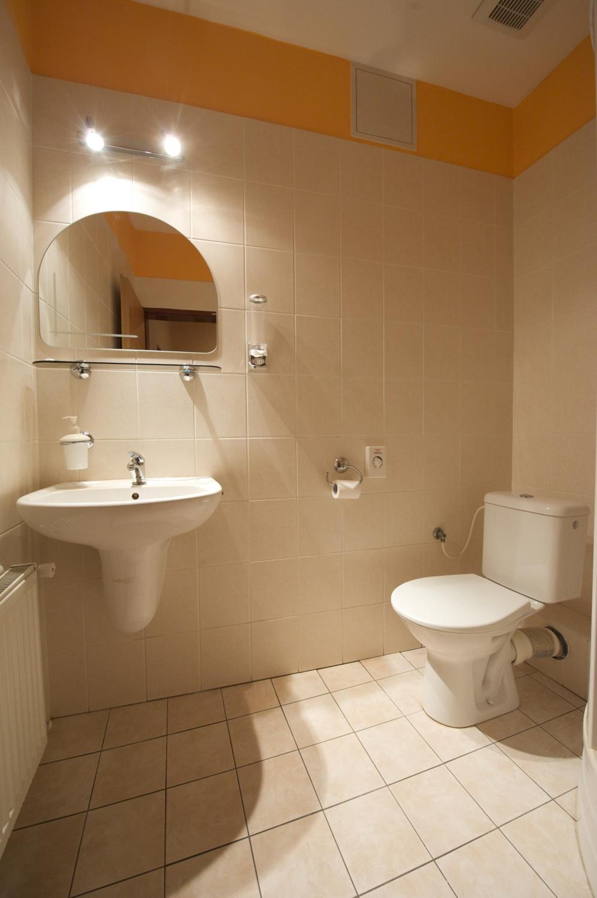 Double or Twin Room - Photo 9