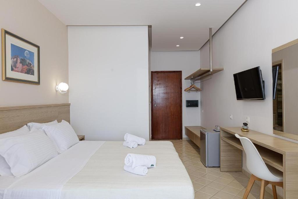 Double Room with Balcony and Sea View - Photo 7