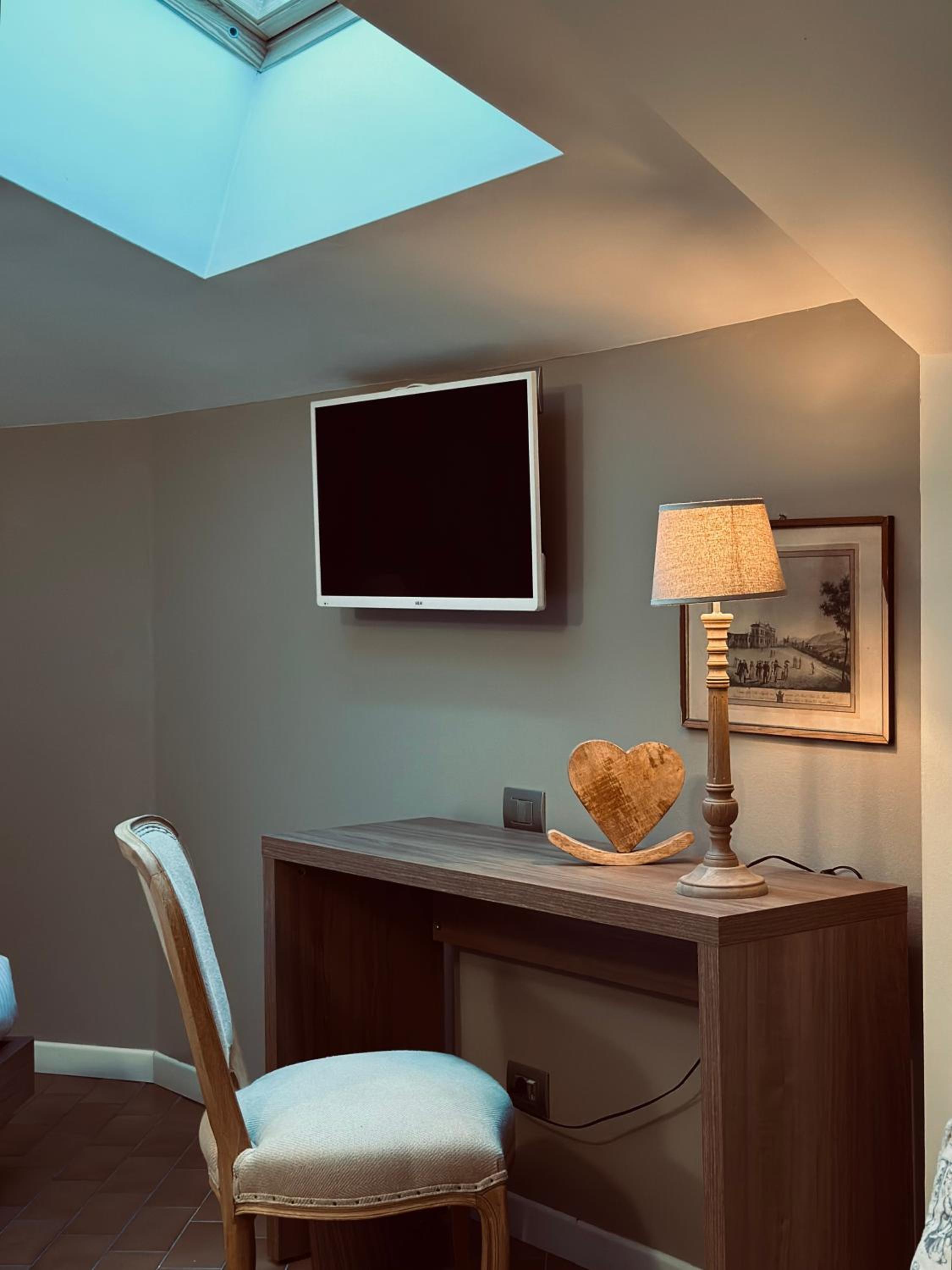 Standard Double Room - Photo 9