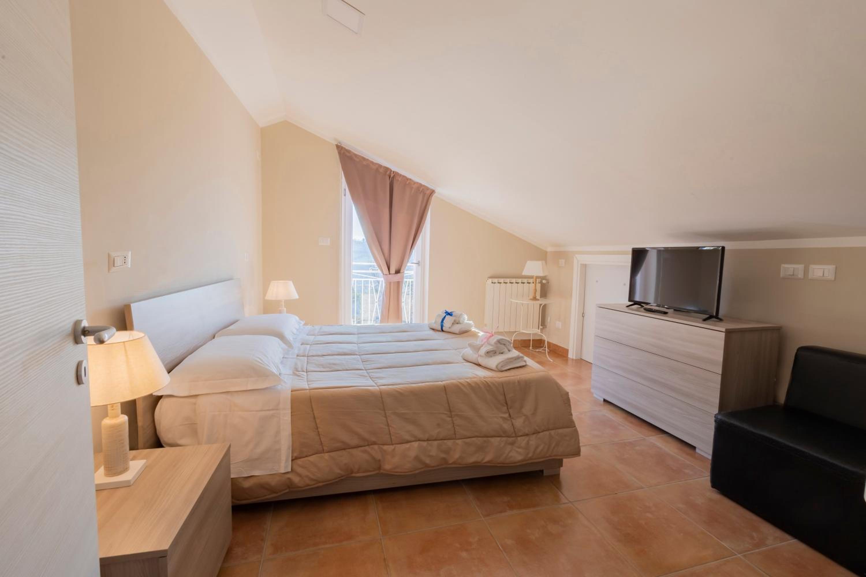 Two-Bedroom Suite with Balcony photo 1