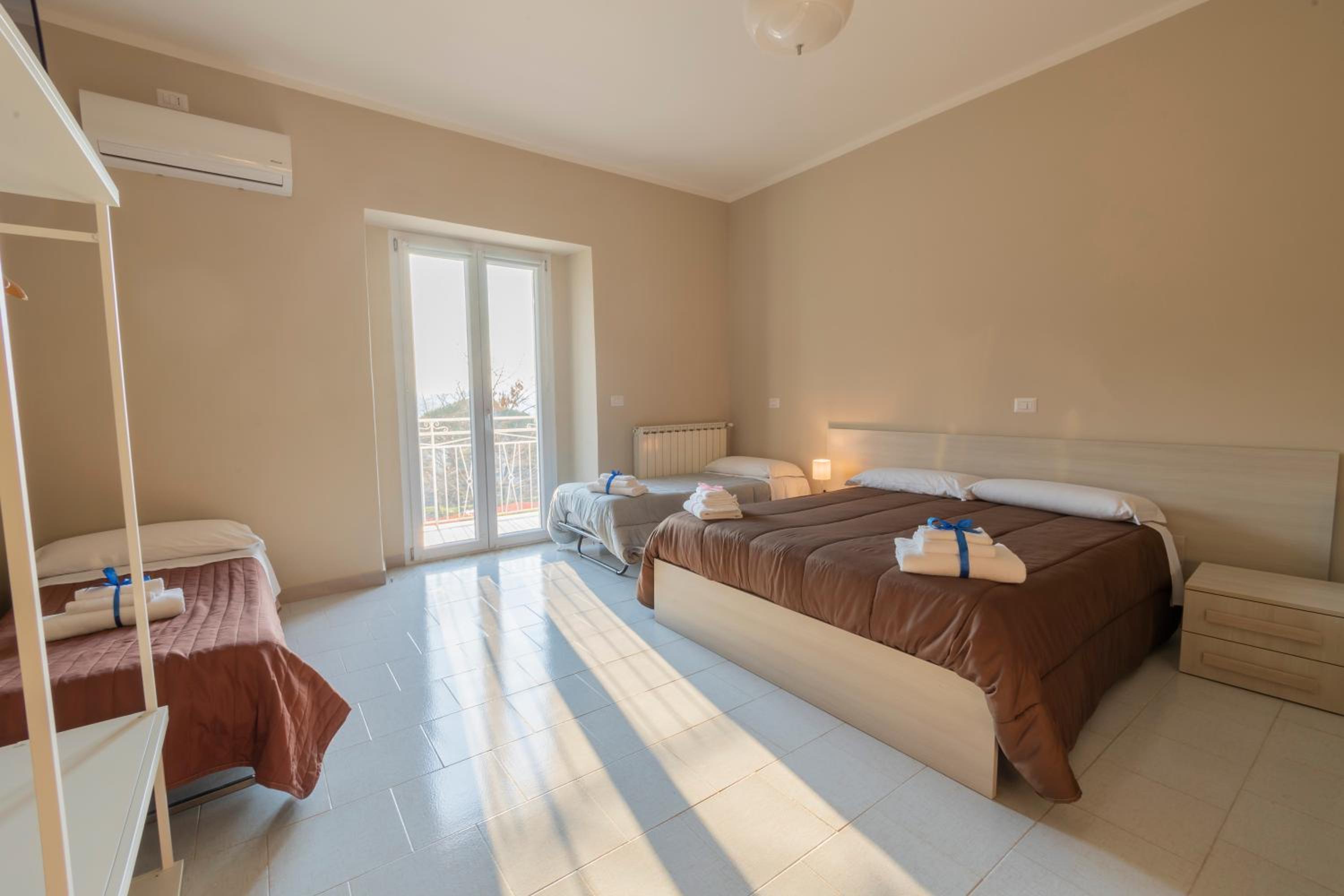 Two-Bedroom Apartment with Balcony photo 2