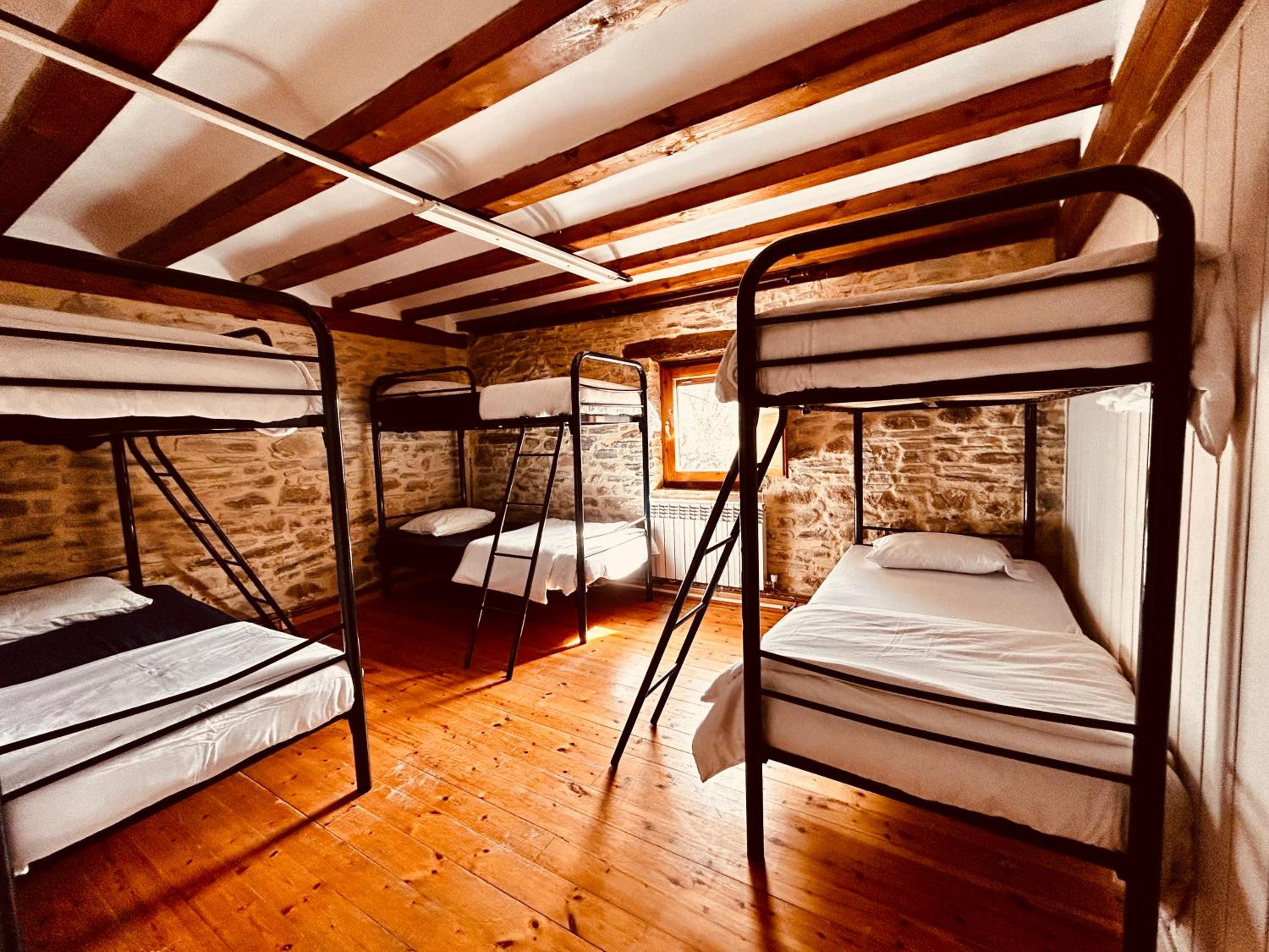 Cama en Habitación Compartida Mixta de 6 Camas