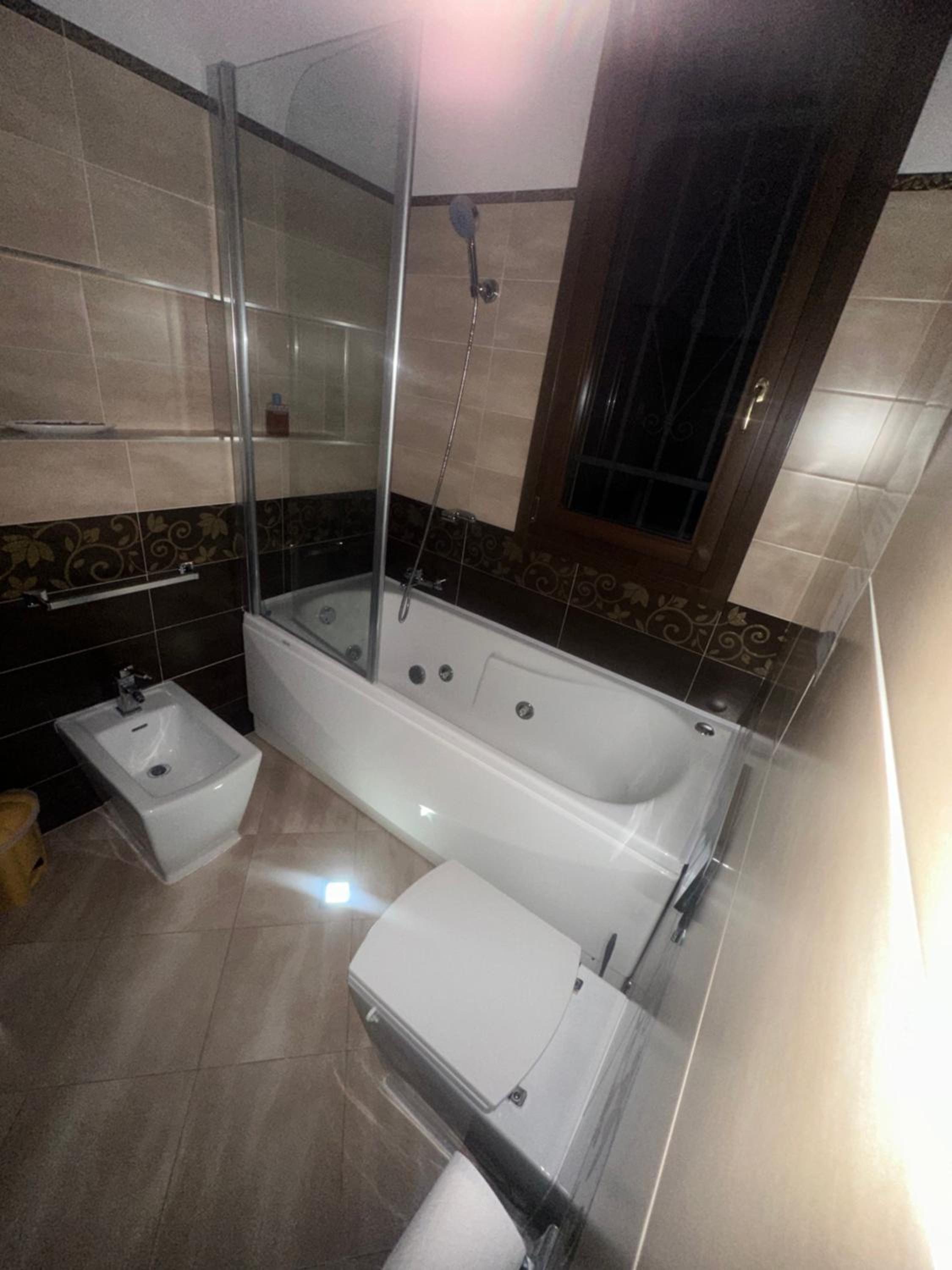 King Room with Spa Bath - Photo 15