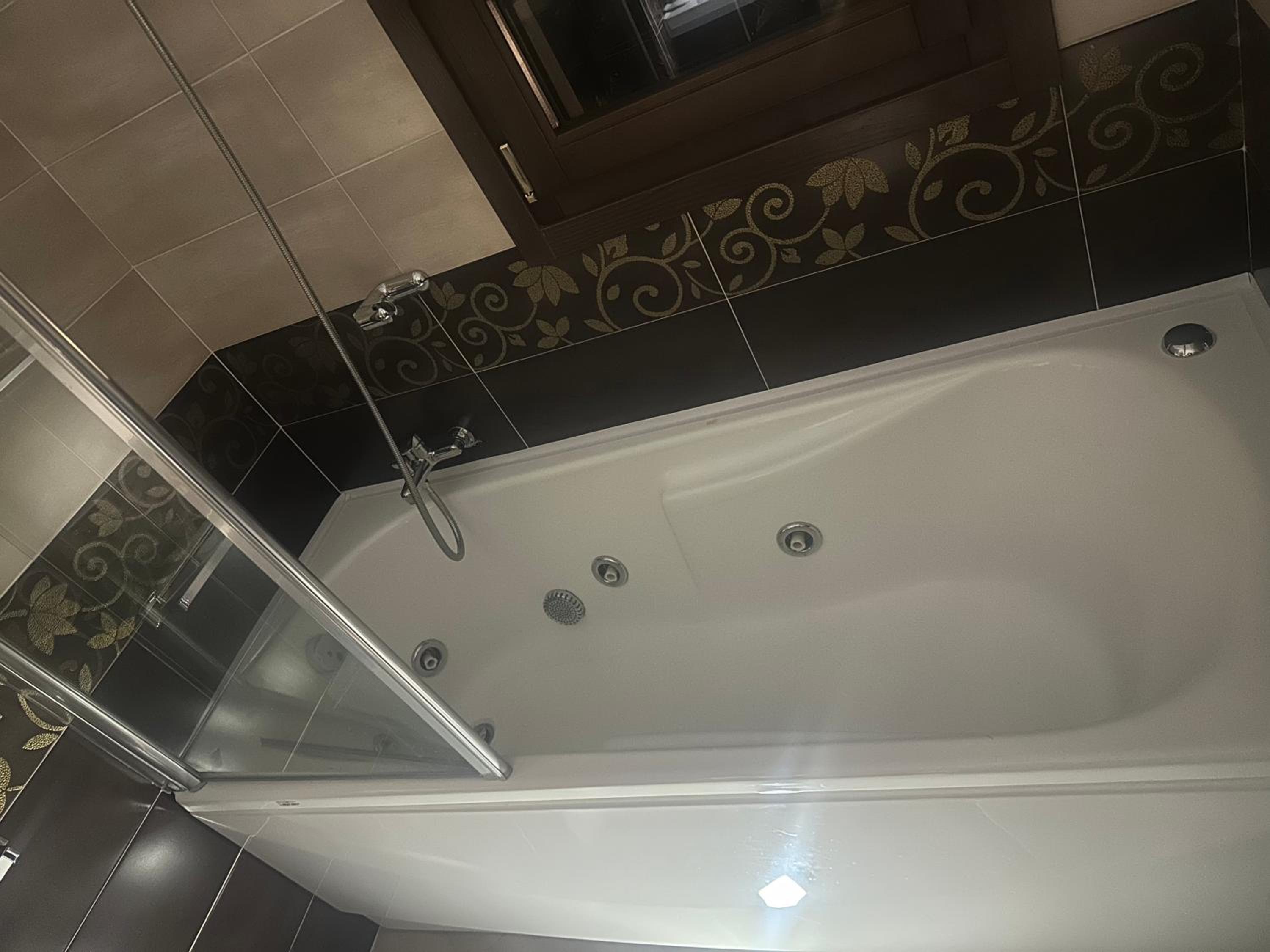 King Room with Spa Bath - Photo 13