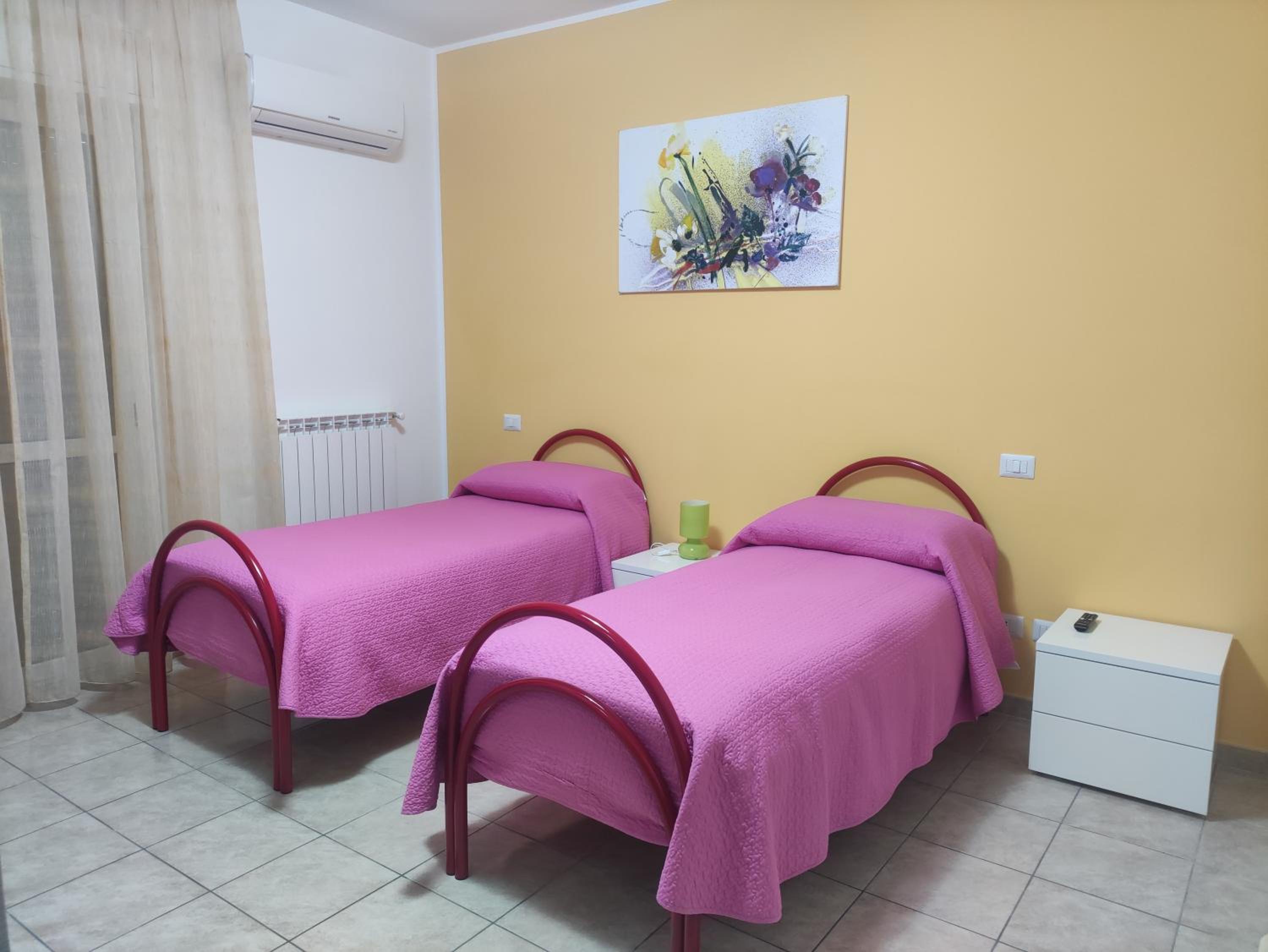 Twin Room with Private Bathroom photo 1