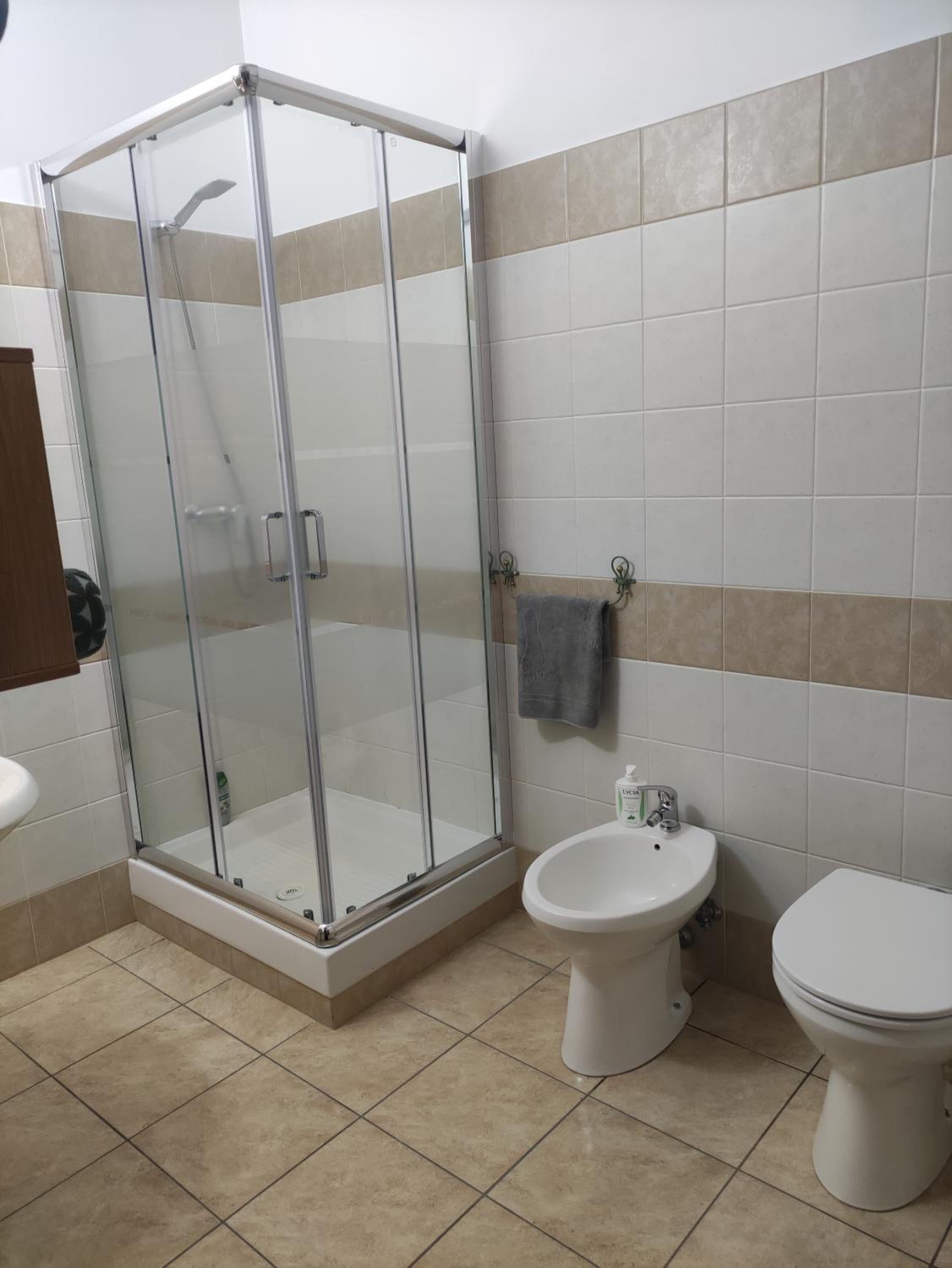 Twin Room with Private Bathroom photo 2