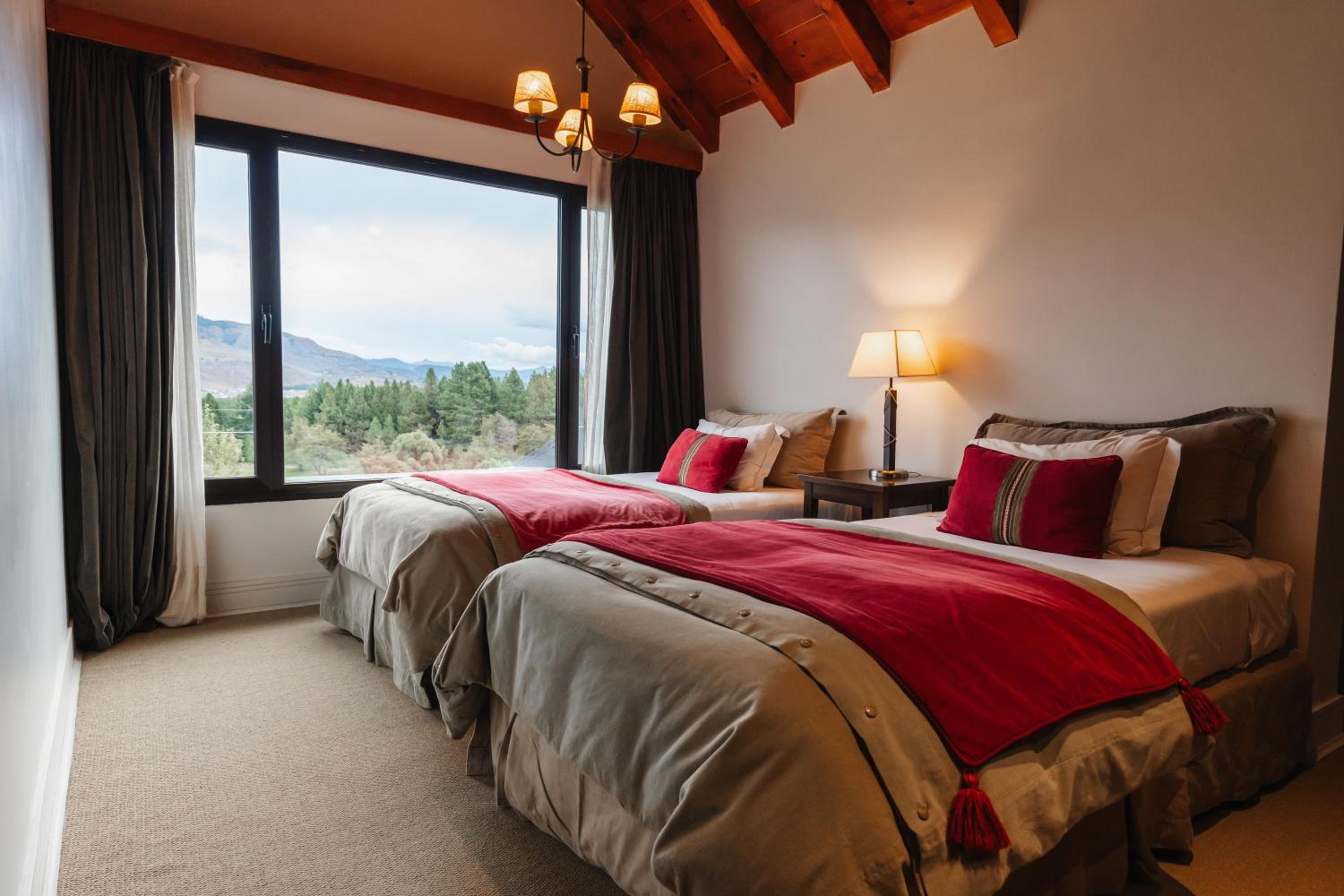 Premium Quadruple Room thumbnail 5