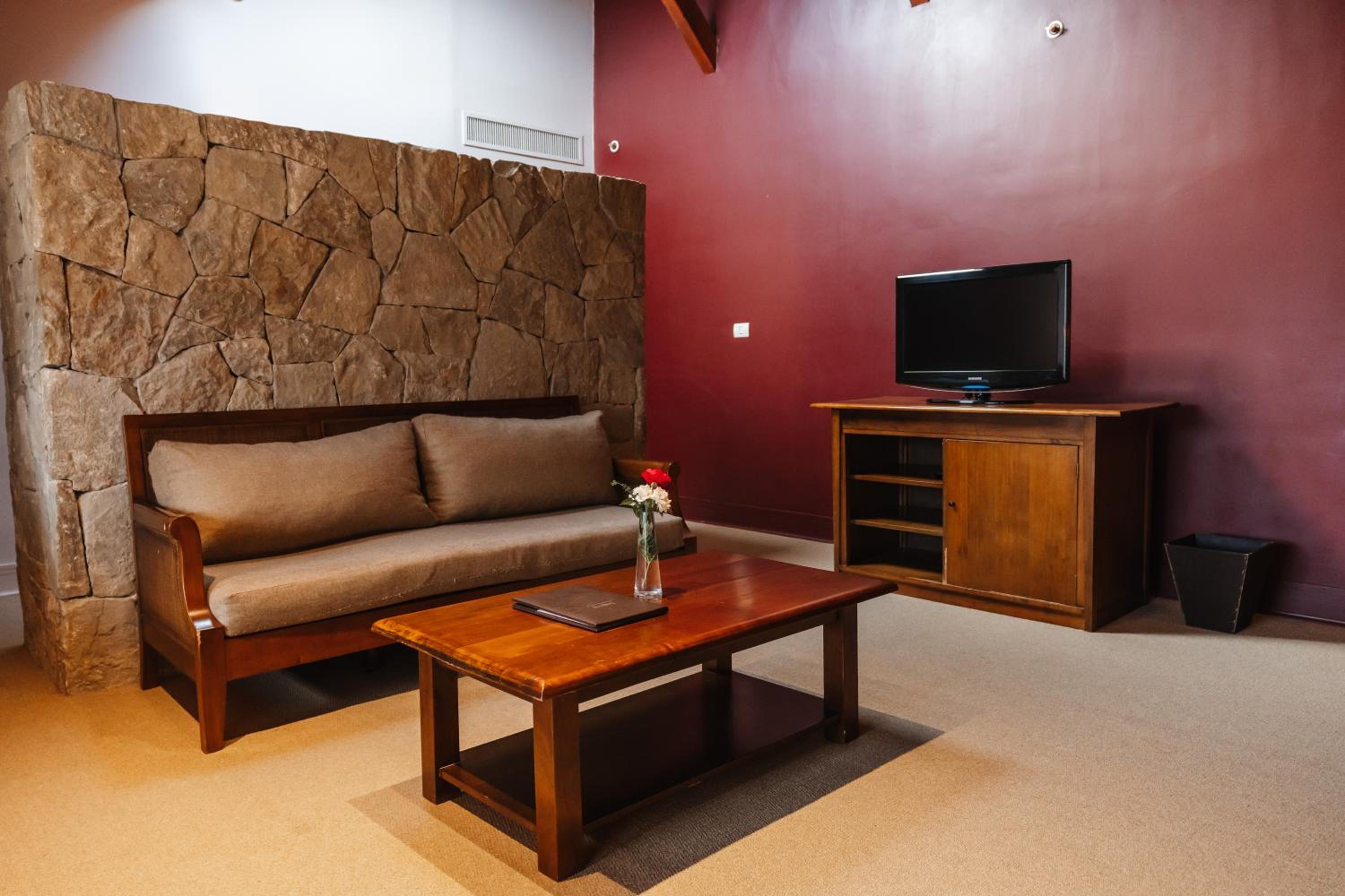 Premium Quadruple Room thumbnail 5